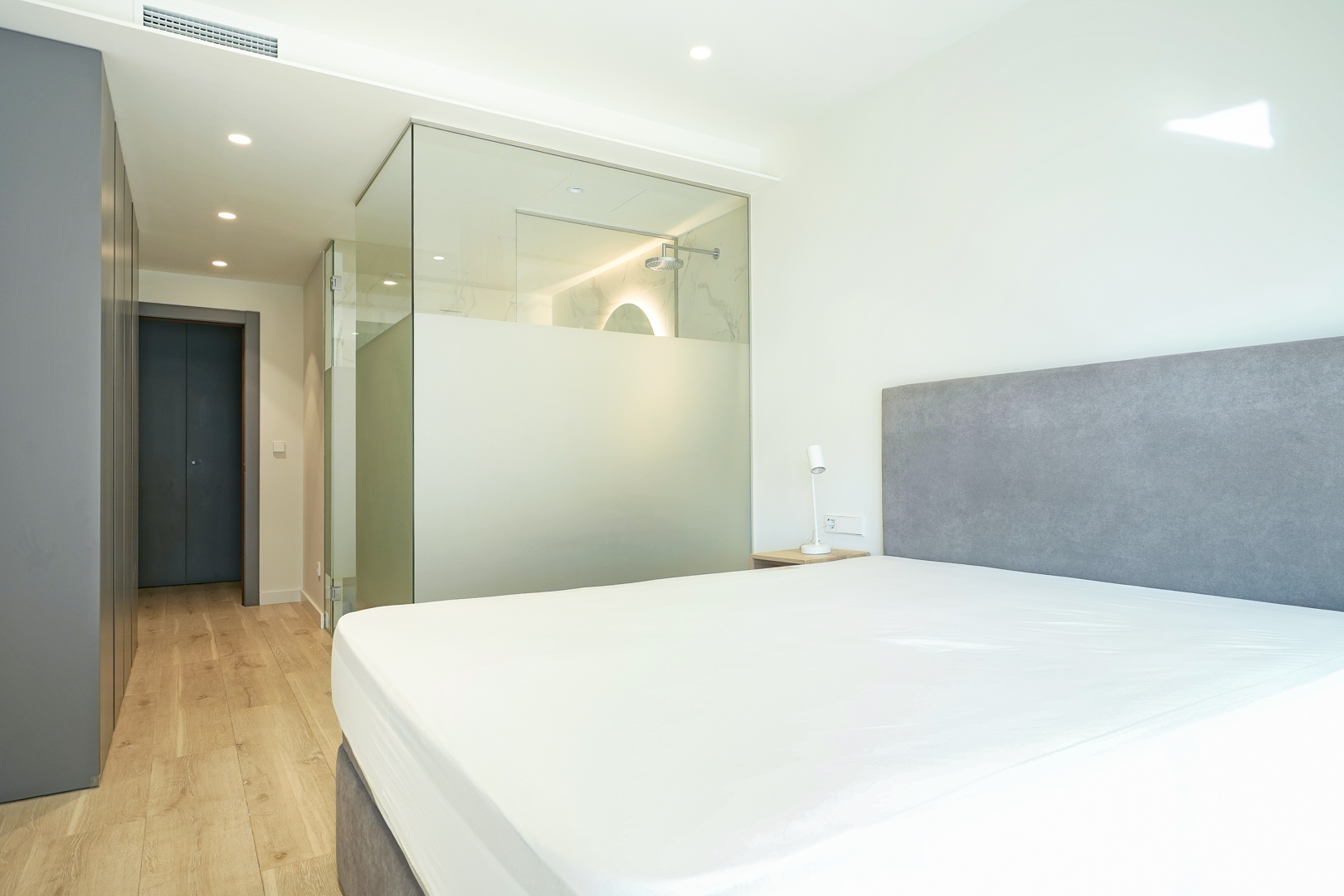 Apartamento Moderno con Vistas y Jardín en Cumbre del Sol, Descubre este moderno apartamento de lujo en venta en Cumbre del Sol, Benitachell. 2 dorm, 2 baños, terraza 23m², jardín privado y piscina. Vistas al parque nat