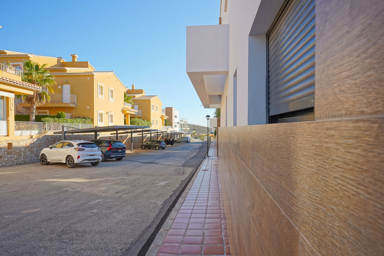 Apartamento Moderno con Vistas y Jardín en Cumbre del Sol, Descubre este moderno apartamento de lujo en venta en Cumbre del Sol, Benitachell. 2 dorm, 2 baños, terraza 23m², jardín privado y piscina. Vistas al parque nat