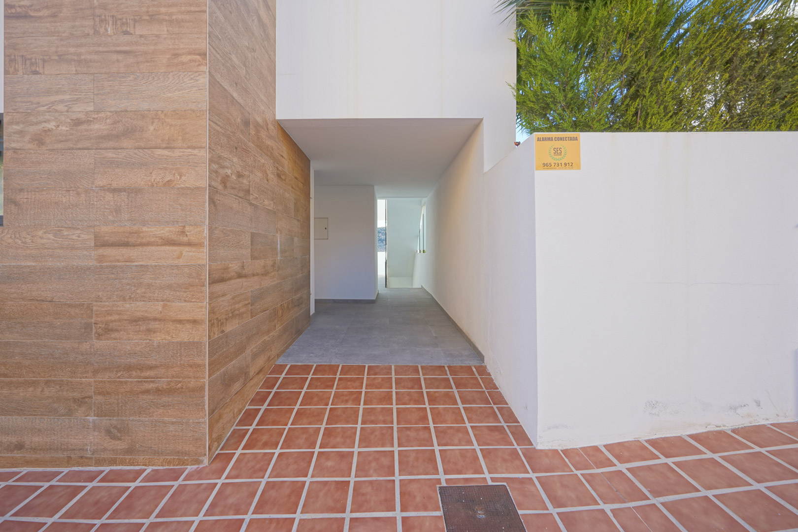 Apartamento Moderno con Vistas y Jardín en Cumbre del Sol, Descubre este moderno apartamento de lujo en venta en Cumbre del Sol, Benitachell. 2 dorm, 2 baños, terraza 23m², jardín privado y piscina. Vistas al parque nat