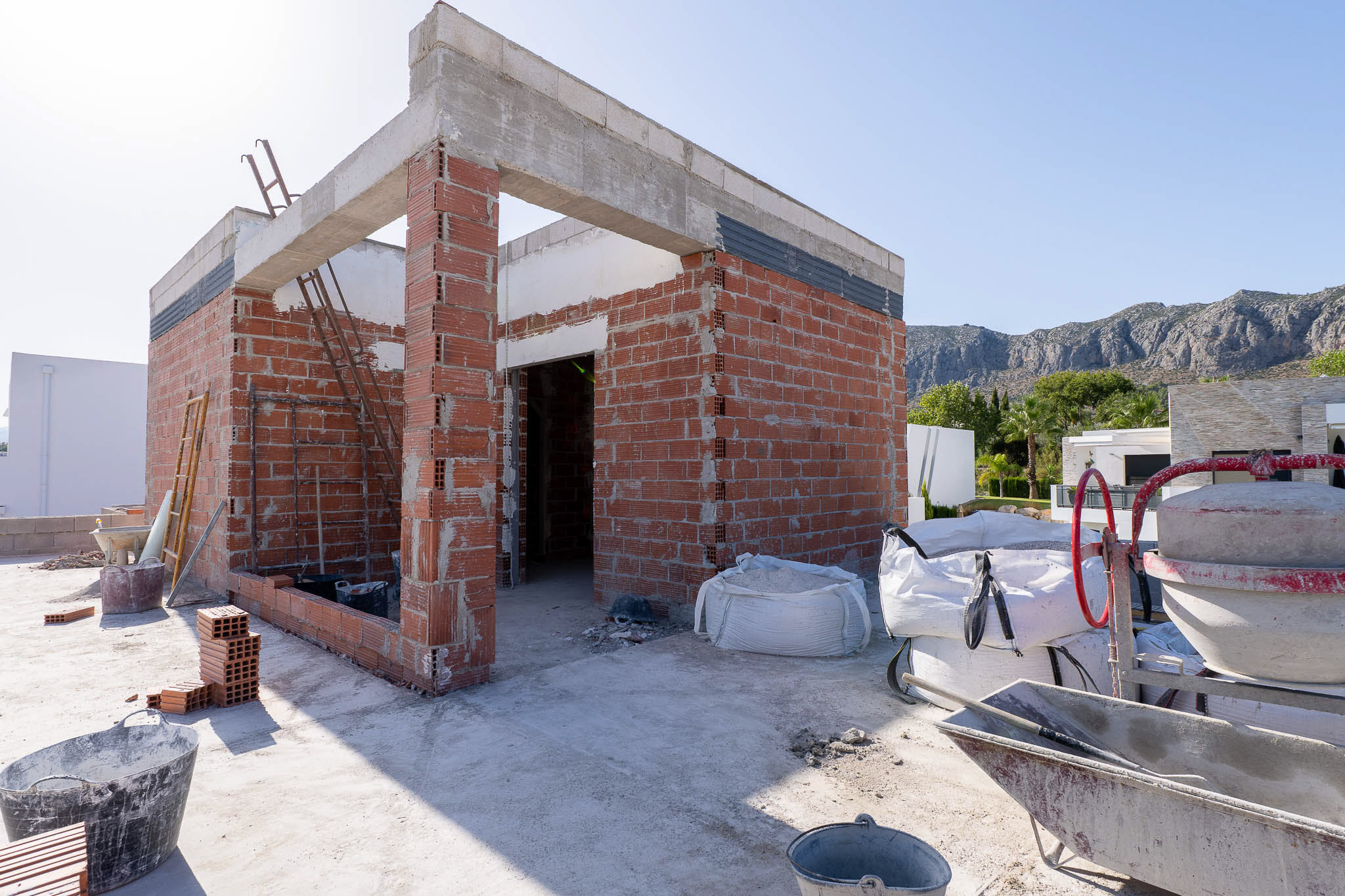 Moderna Villa de Obra Nueva en Beniarbeig con Piscina, Exclusiva villa de obra nueva en Beniarbeig, Alicante. 3 hab, 2 baños, piscina y diseño moderno. Vive la serenidad cerca de Dénia y playas. ¡Personaliza tu hoga