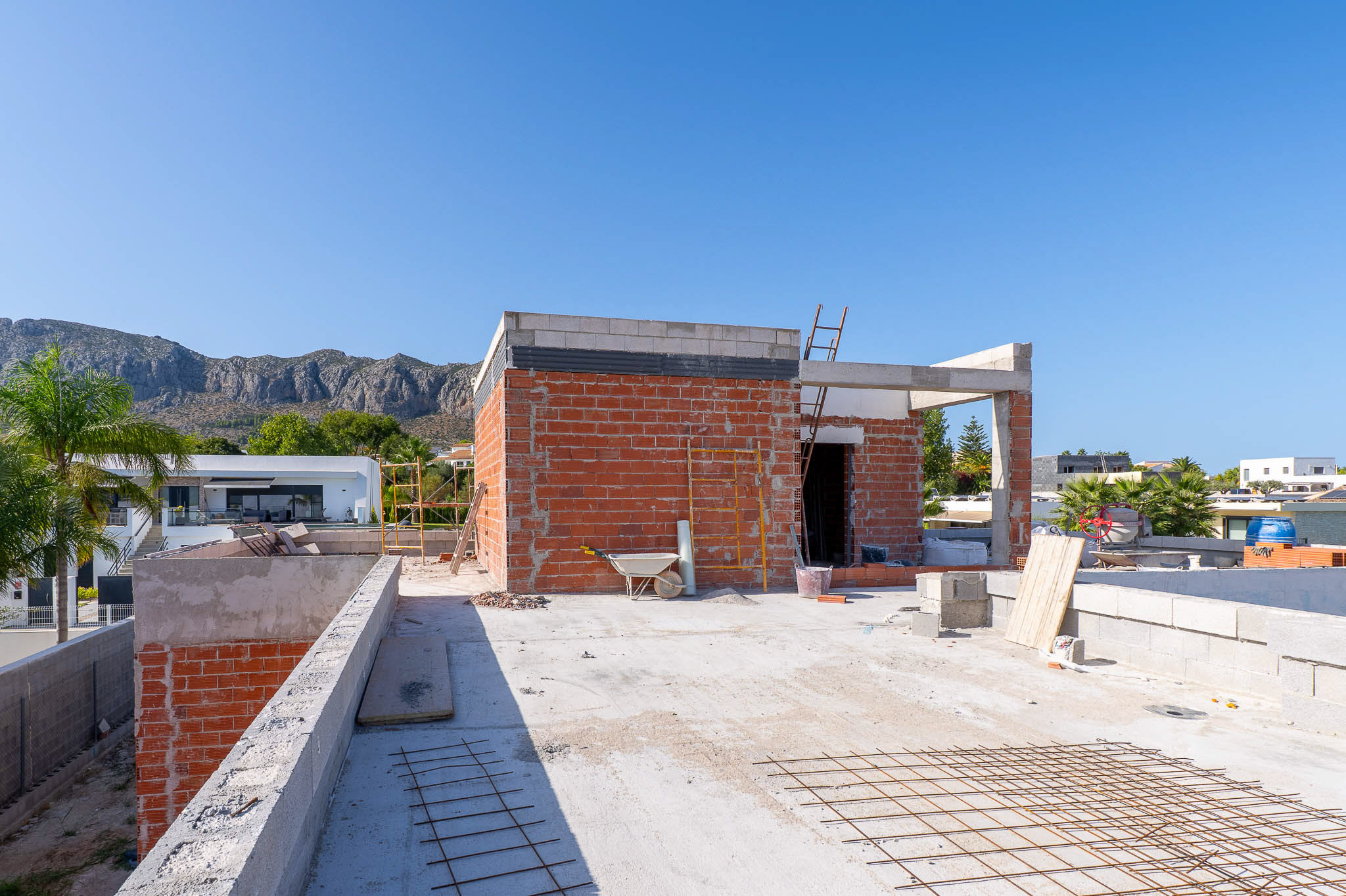 Moderna Villa de Obra Nueva en Beniarbeig con Piscina, Exclusiva villa de obra nueva en Beniarbeig, Alicante. 3 hab, 2 baños, piscina y diseño moderno. Vive la serenidad cerca de Dénia y playas. ¡Personaliza tu hoga
