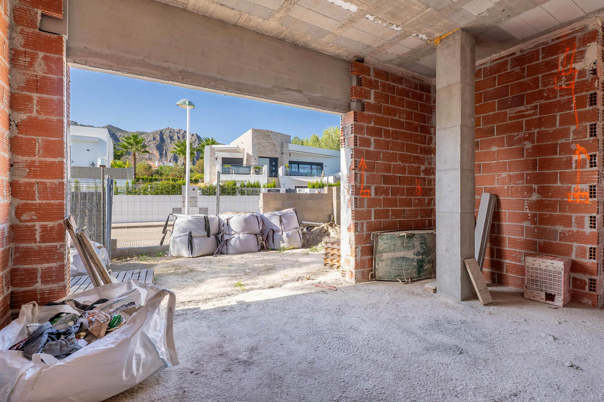 Moderna Villa de Obra Nueva en Beniarbeig con Piscina, Exclusiva villa de obra nueva en Beniarbeig, Alicante. 3 hab, 2 baños, piscina y diseño moderno. Vive la serenidad cerca de Dénia y playas. ¡Personaliza tu hoga