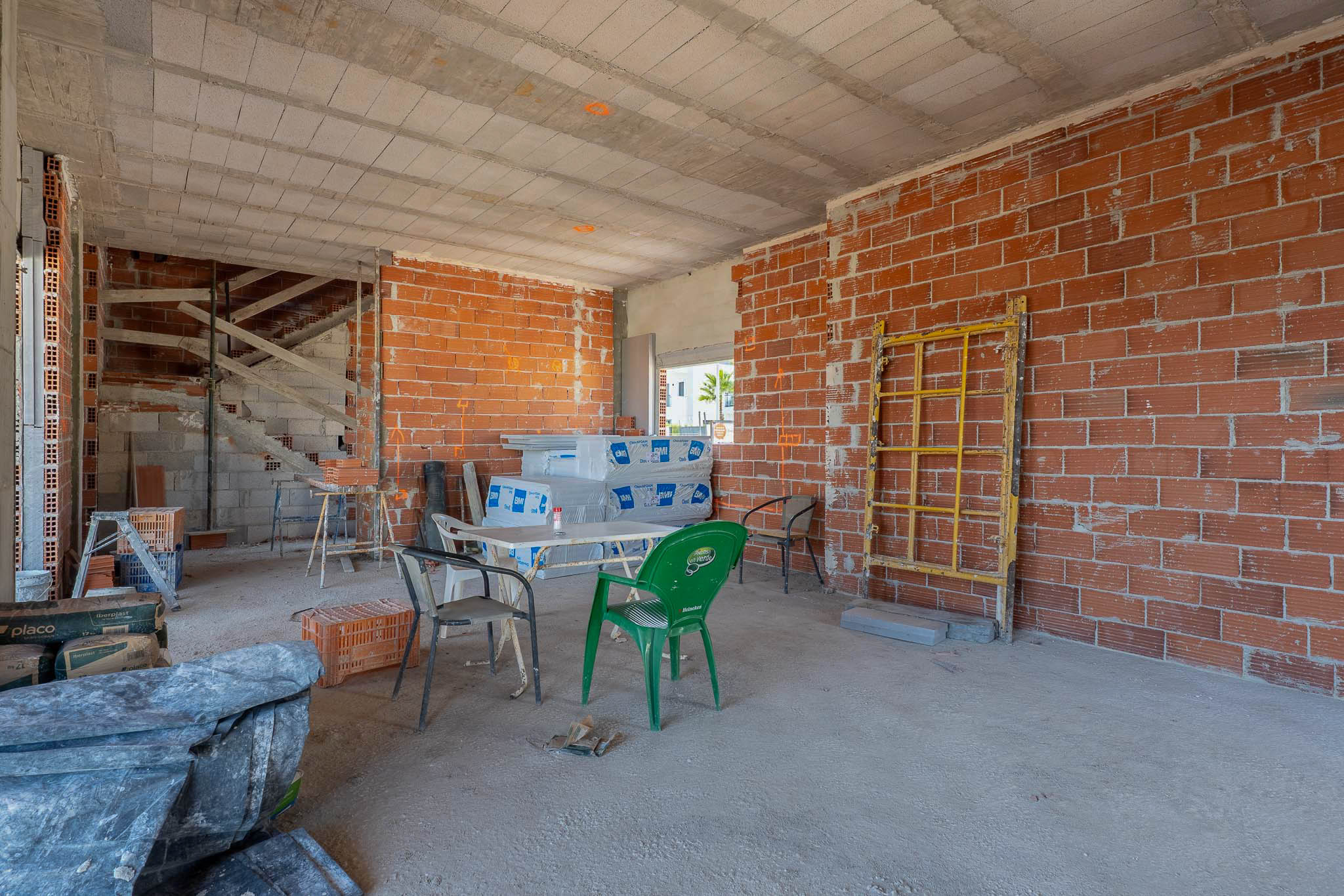 Moderna Villa de Obra Nueva en Beniarbeig con Piscina, Exclusiva villa de obra nueva en Beniarbeig, Alicante. 3 hab, 2 baños, piscina y diseño moderno. Vive la serenidad cerca de Dénia y playas. ¡Personaliza tu hoga