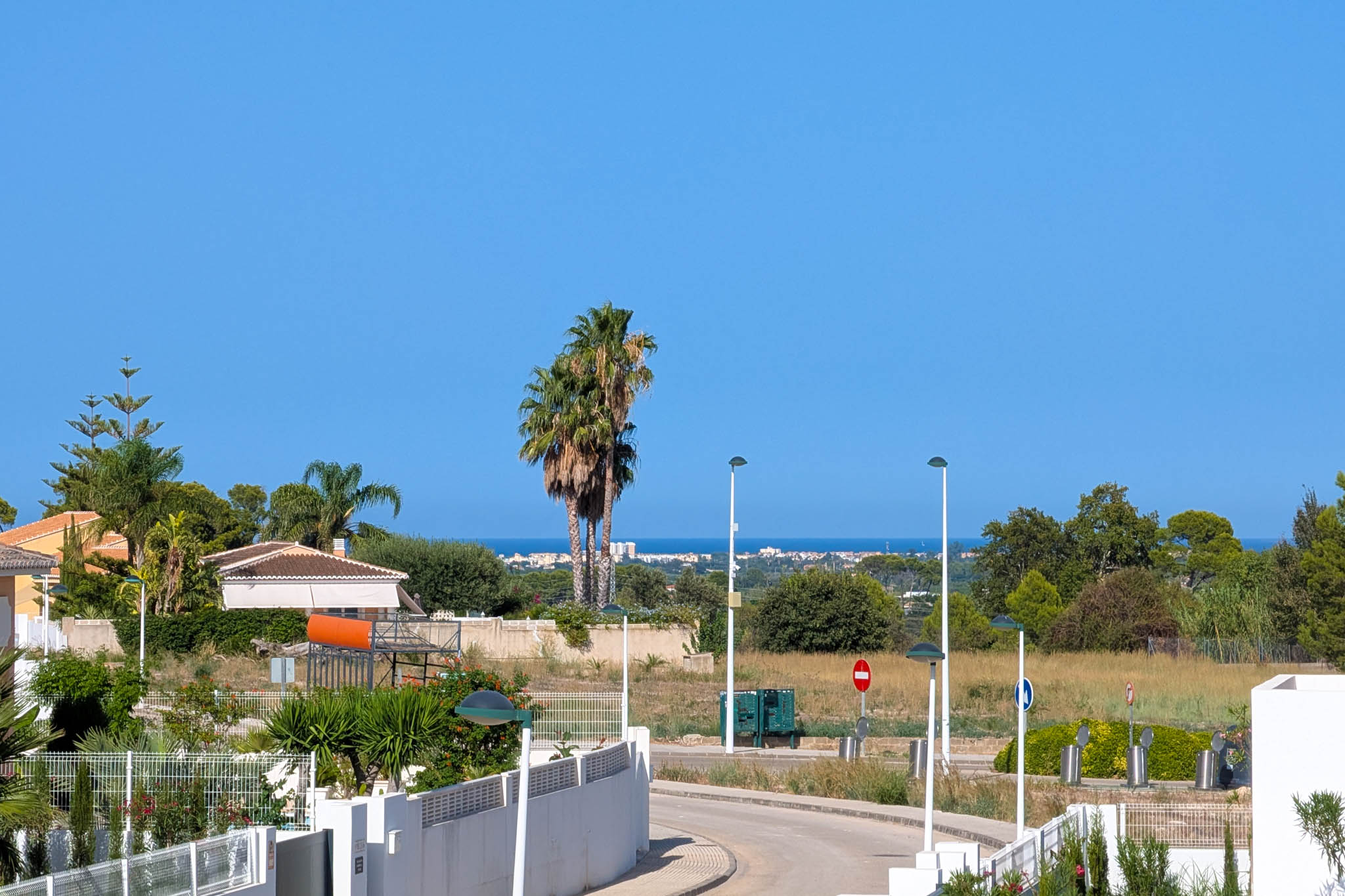Moderna Villa de Obra Nueva en Beniarbeig con Piscina, Exclusiva villa de obra nueva en Beniarbeig, Alicante. 3 hab, 2 baños, piscina y diseño moderno. Vive la serenidad cerca de Dénia y playas. ¡Personaliza tu hoga
