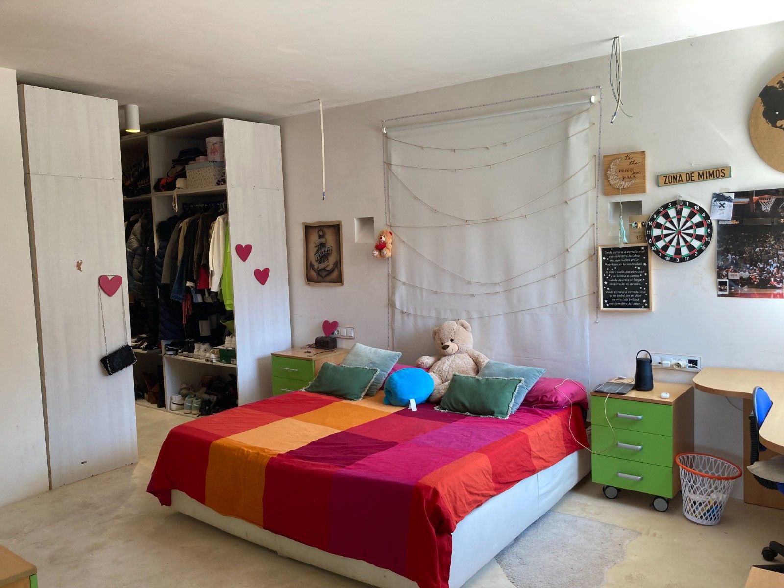 Denia: Villa Ibicenca de Lujo con Vistas al Mar y Montaña, Villa ibicenca en Denia, Alicante. Vistas espectaculares al mar y Montgó. A 5 min de playa Marineta Casiana. 2 hab, piscina. ¡Inversión única por 925.000€!