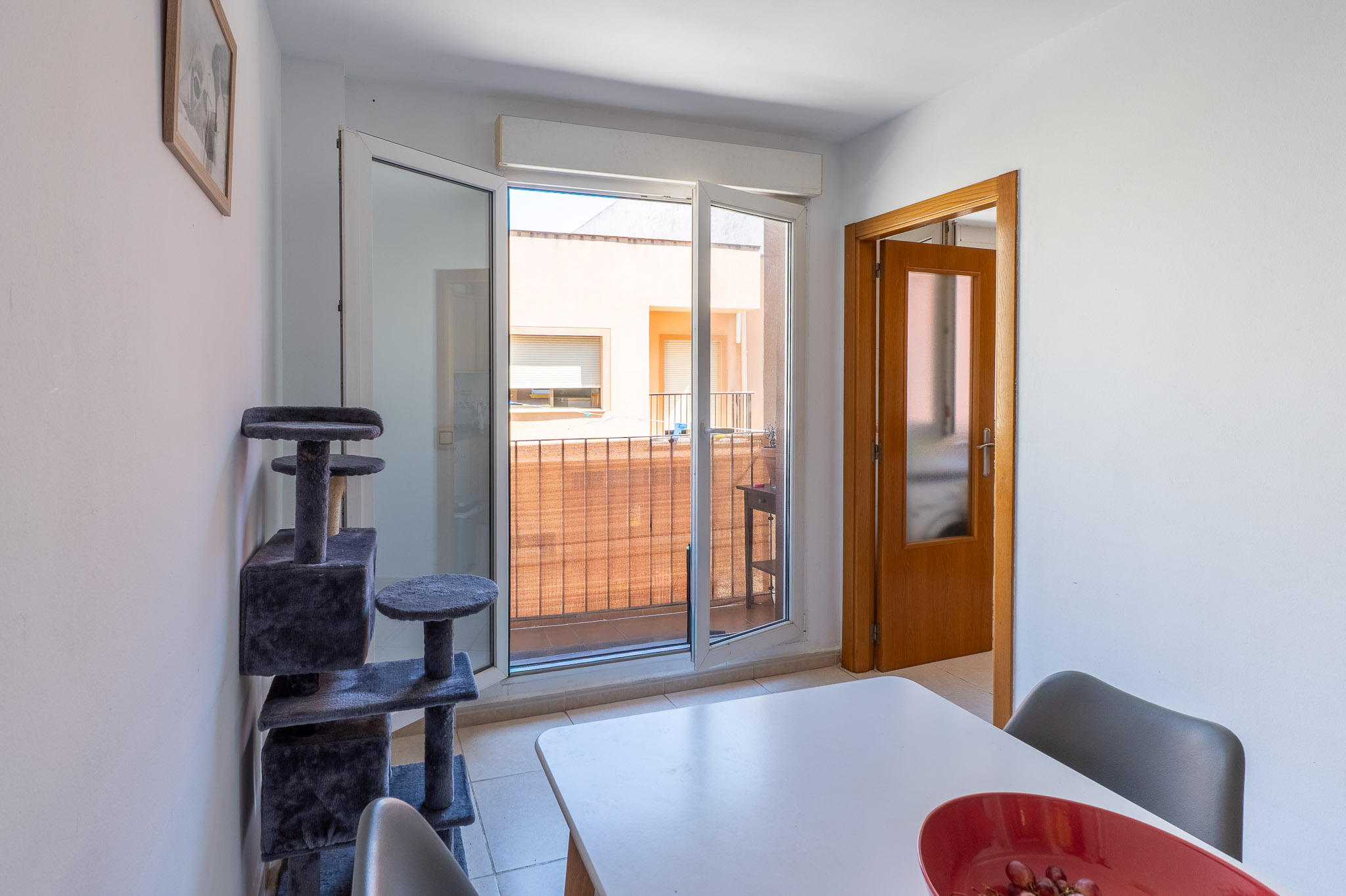 Teulada Centro: Apartamento 3 Dormitorios con Parking Doble., Apartamento en Teulada, Alicante. Disfruta la vida mediterránea en este acogedor piso de 3 dorm, 2 baños y parking doble. Cerca de playas y servicios. ¡Oportuni