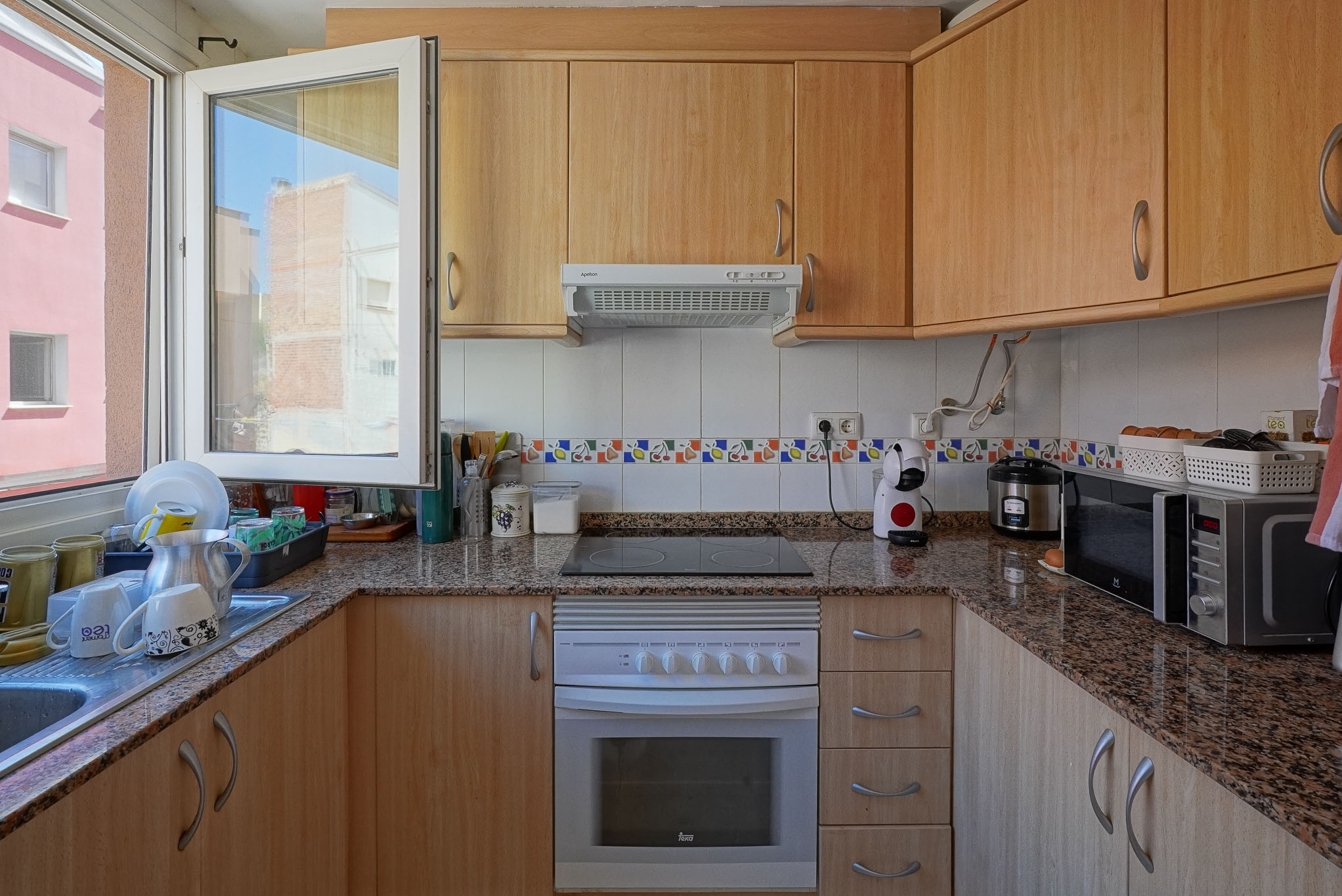 Teulada Centro: Apartamento 3 Dormitorios con Parking Doble., Apartamento en Teulada, Alicante. Disfruta la vida mediterránea en este acogedor piso de 3 dorm, 2 baños y parking doble. Cerca de playas y servicios. ¡Oportuni