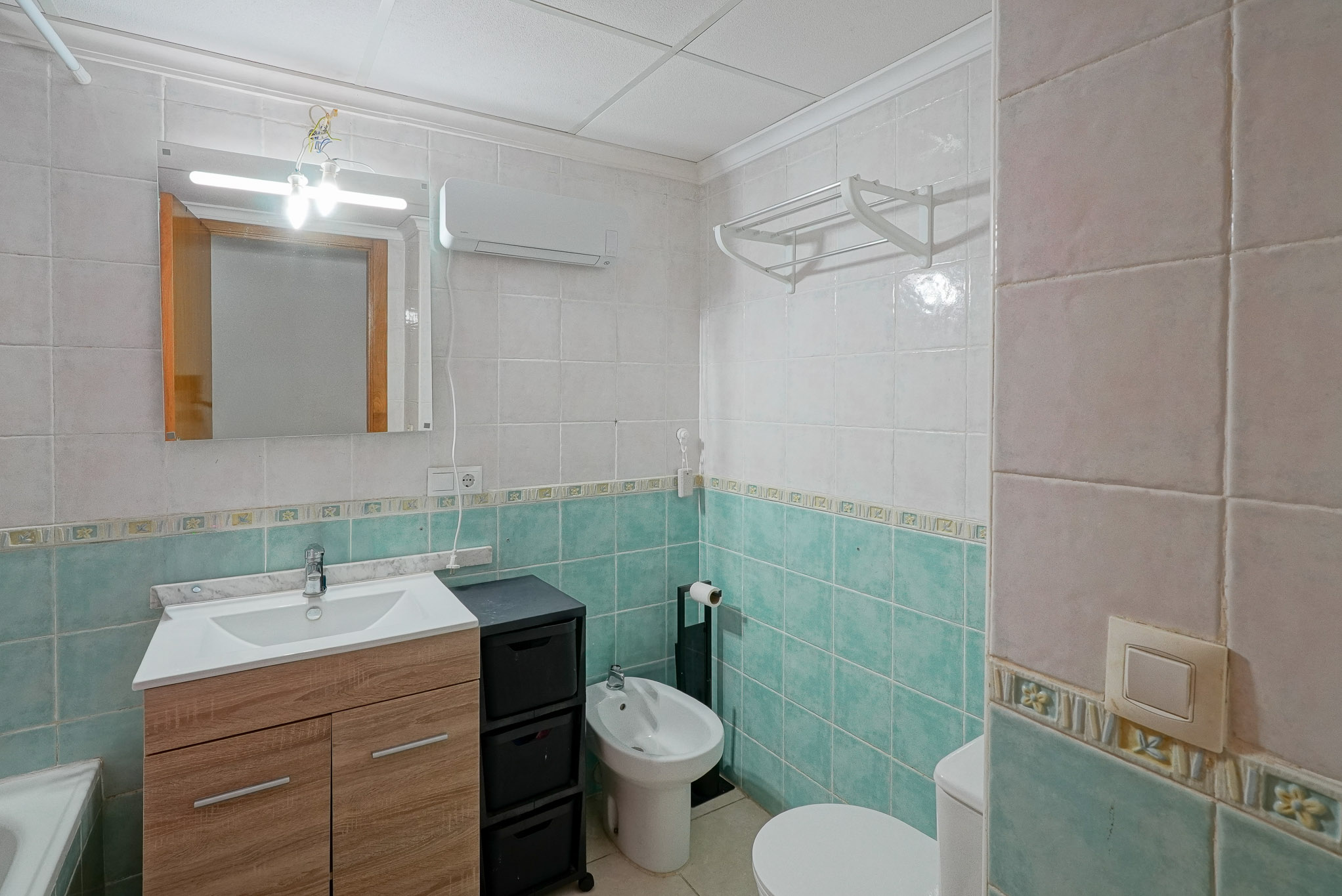Teulada Centro: Apartamento 3 Dormitorios con Parking Doble., Apartamento en Teulada, Alicante. Disfruta la vida mediterránea en este acogedor piso de 3 dorm, 2 baños y parking doble. Cerca de playas y servicios. ¡Oportuni