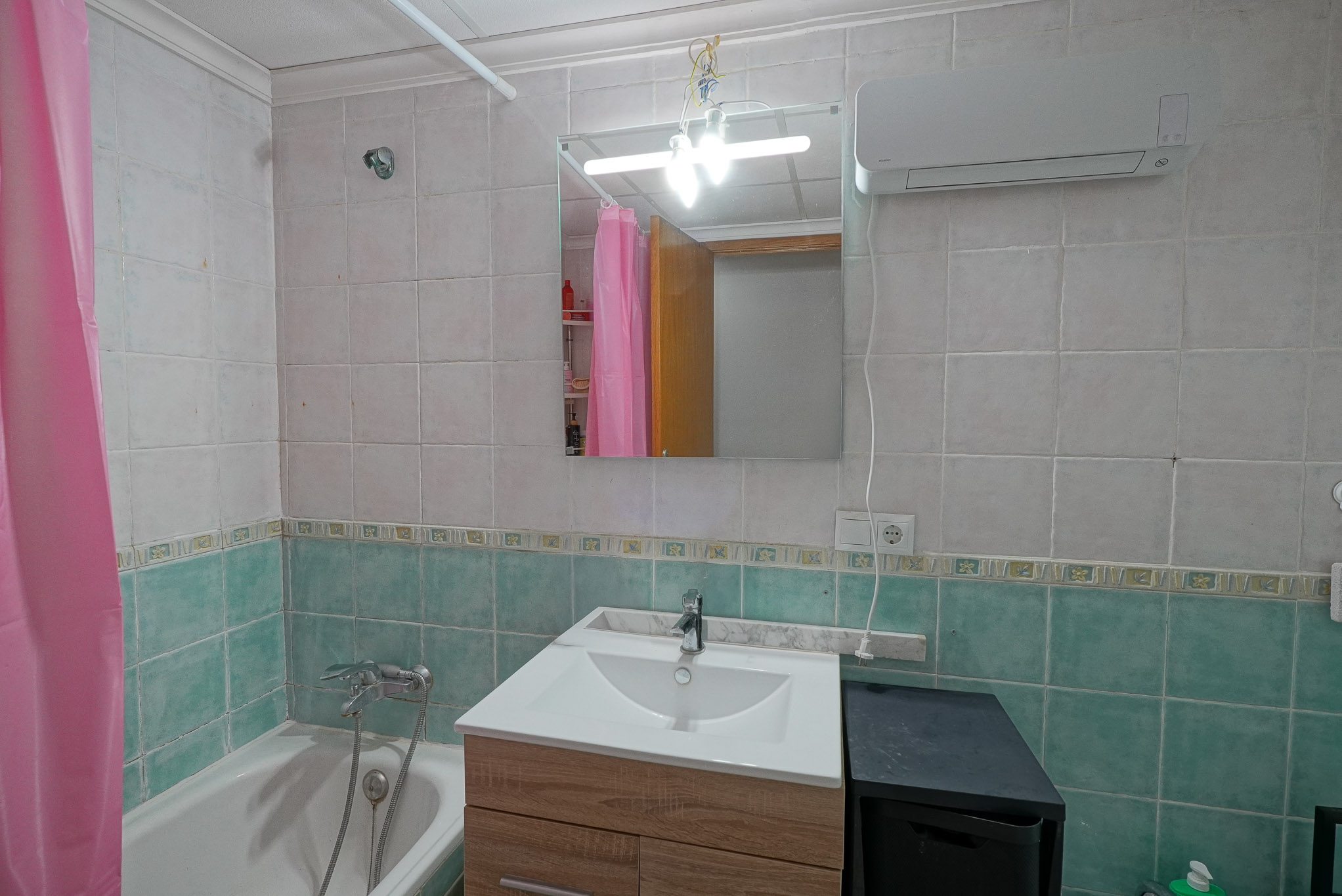 Teulada Centro: Apartamento 3 Dormitorios con Parking Doble., Apartamento en Teulada, Alicante. Disfruta la vida mediterránea en este acogedor piso de 3 dorm, 2 baños y parking doble. Cerca de playas y servicios. ¡Oportuni