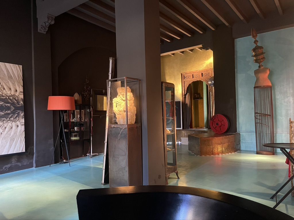Palacete Histórico Exclusivo: Oportunidad de Inversión en Salamanca, Oportunidad única: Palacete de 1940 cerca de Salamanca. Ideal para Hotel Boutique, residencia de lujo o apartamentos turísticos. Jardín privado. ¡Potencial ilim
