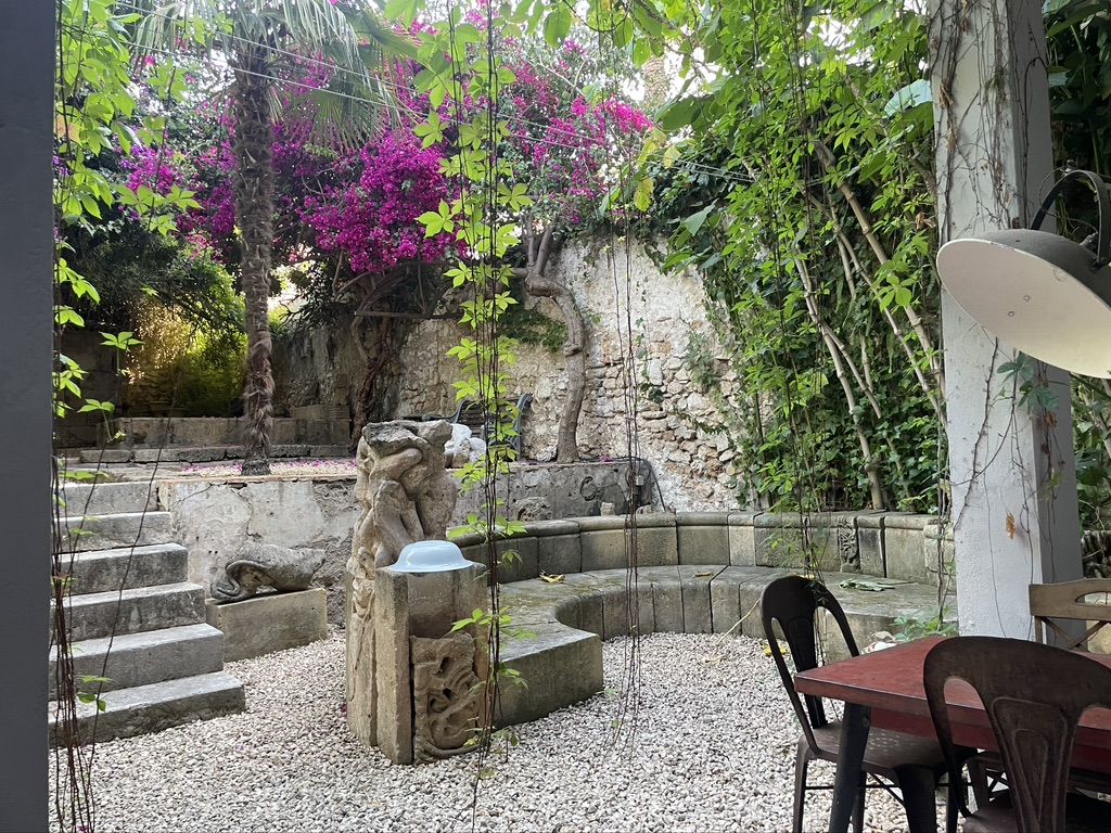 Palacete Histórico Exclusivo: Oportunidad de Inversión en Salamanca, Oportunidad única: Palacete de 1940 cerca de Salamanca. Ideal para Hotel Boutique, residencia de lujo o apartamentos turísticos. Jardín privado. ¡Potencial ilim