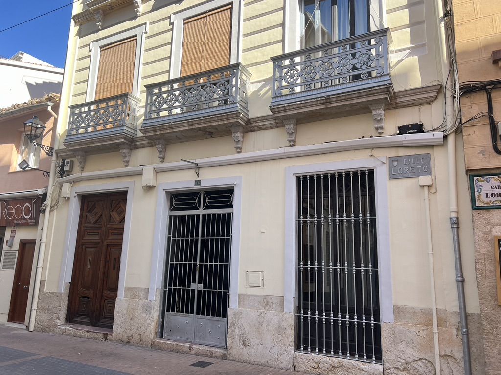 Palacete Histórico Exclusivo: Oportunidad de Inversión en Salamanca, Oportunidad única: Palacete de 1940 cerca de Salamanca. Ideal para Hotel Boutique, residencia de lujo o apartamentos turísticos. Jardín privado. ¡Potencial ilim