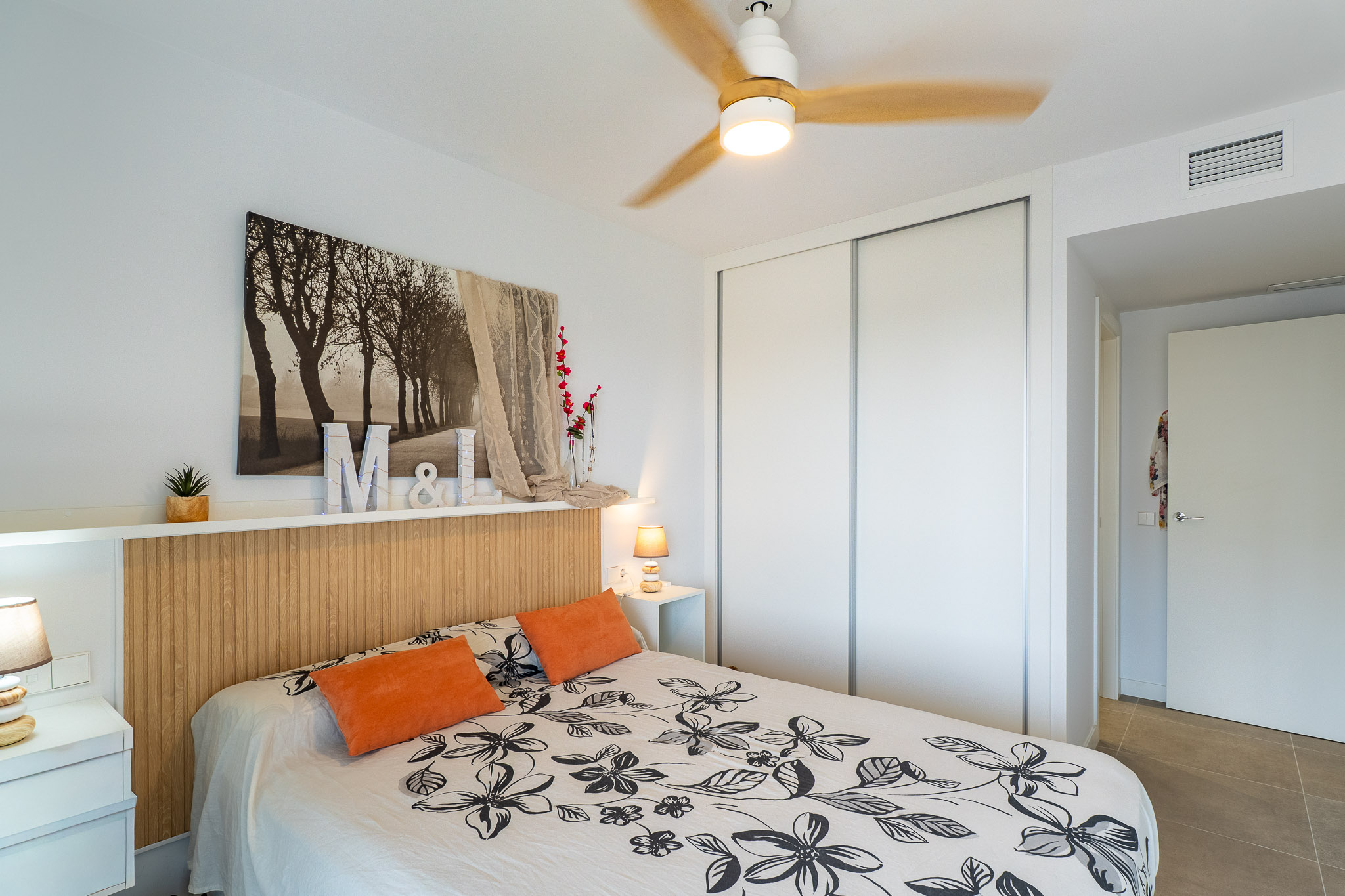 Calpe: Lujoso Apartamento Moderno con Vistas Panorámicas al Mar, Lujoso apartamento moderno en Calpe, Costa Blanca. 3 hab, 2 baños. Vistas panorámicas al mar y Peñón. Edificio 2023, piscina, parking. A 500m playa. ¡Inversión