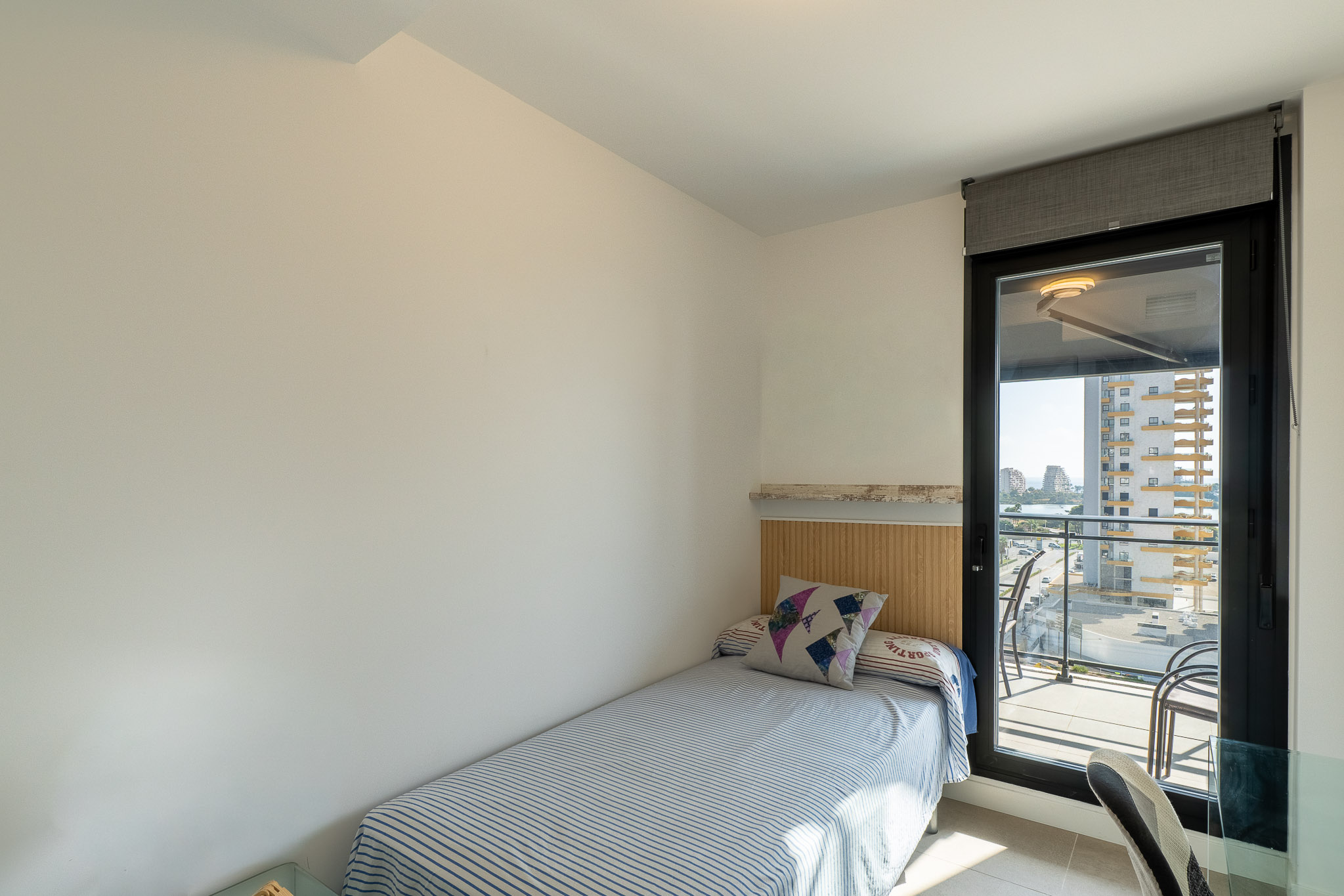 Calpe: Lujoso Apartamento Moderno con Vistas Panorámicas al Mar, Lujoso apartamento moderno en Calpe, Costa Blanca. 3 hab, 2 baños. Vistas panorámicas al mar y Peñón. Edificio 2023, piscina, parking. A 500m playa. ¡Inversión