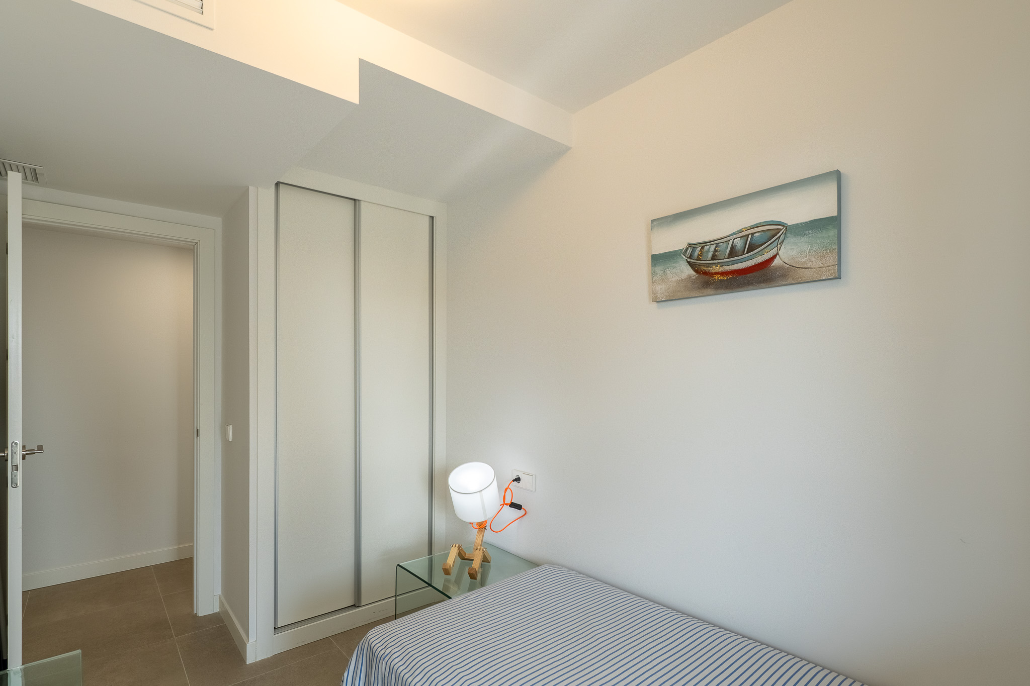 Calpe: Lujoso Apartamento Moderno con Vistas Panorámicas al Mar, Lujoso apartamento moderno en Calpe, Costa Blanca. 3 hab, 2 baños. Vistas panorámicas al mar y Peñón. Edificio 2023, piscina, parking. A 500m playa. ¡Inversión