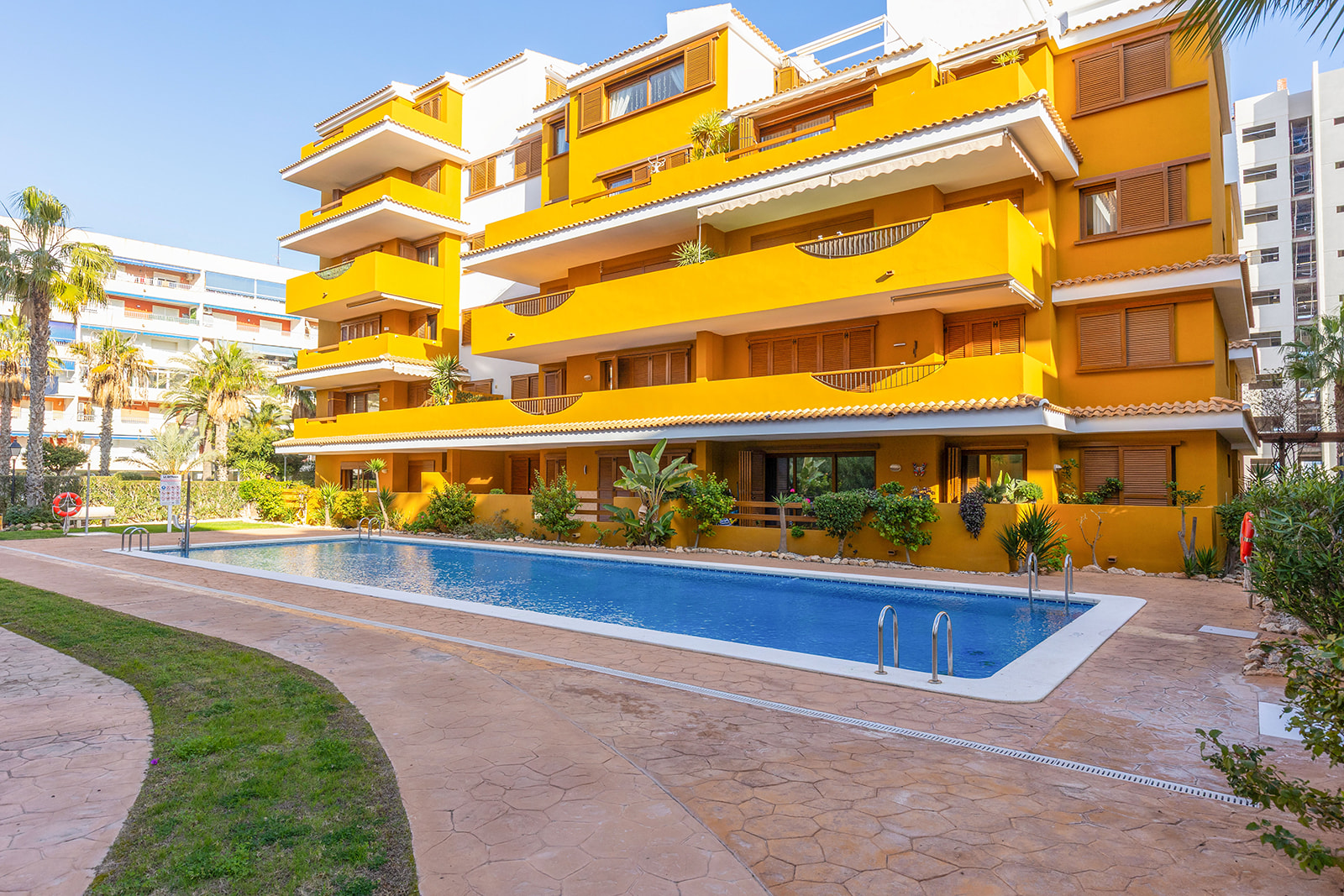 Apartamento con terraza de 40m2 en Punta Prima