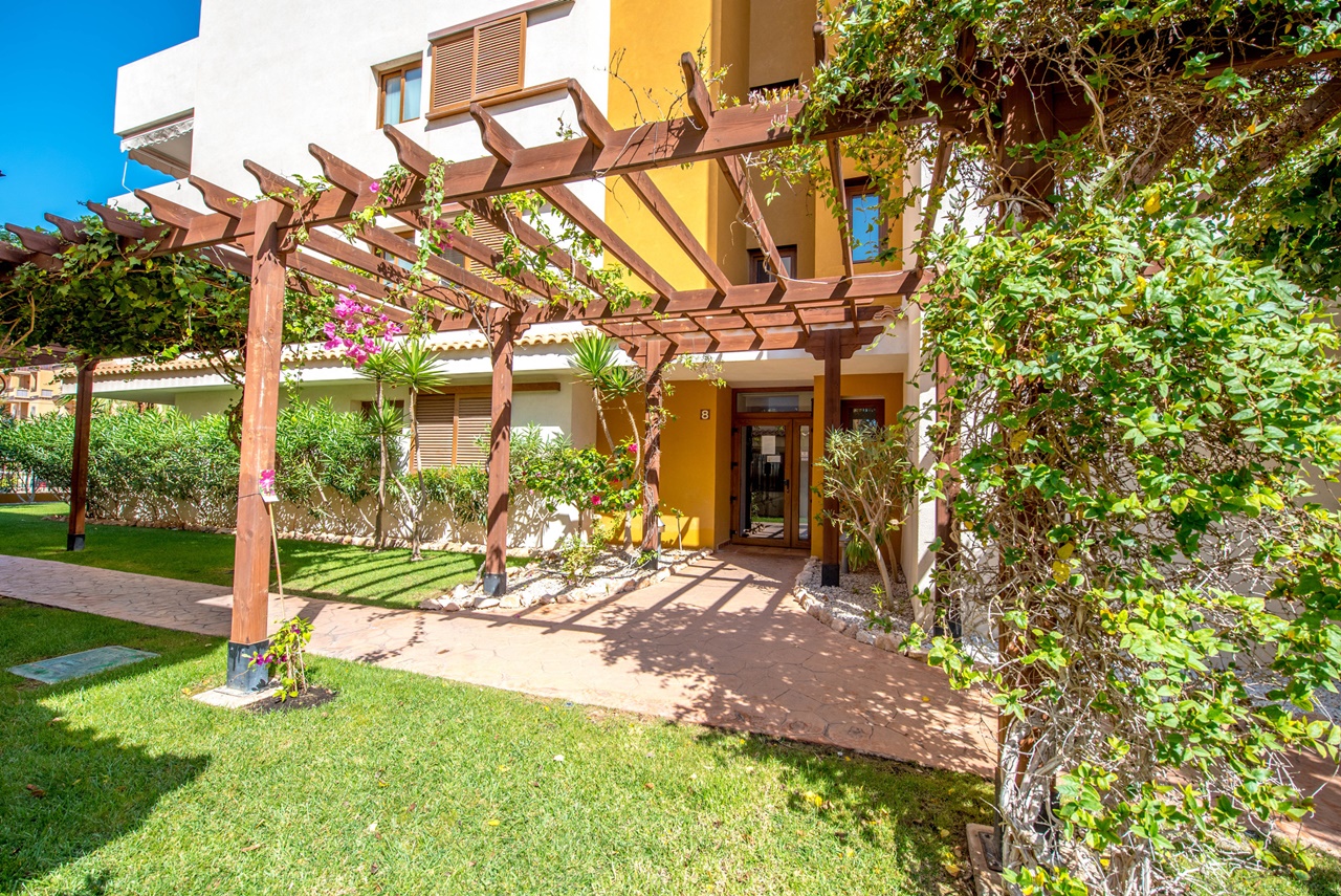 Apartamento con terraza de 40m2 en Punta Prima