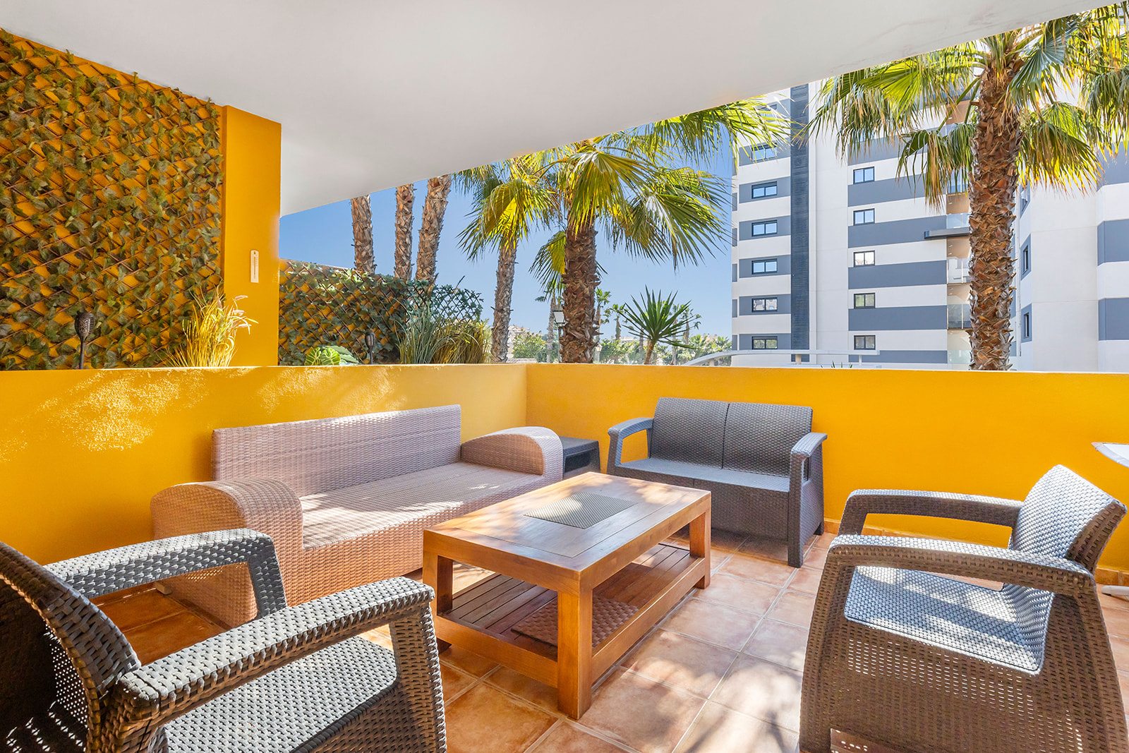 Apartamento con terraza de 40m2 en Punta Prima
