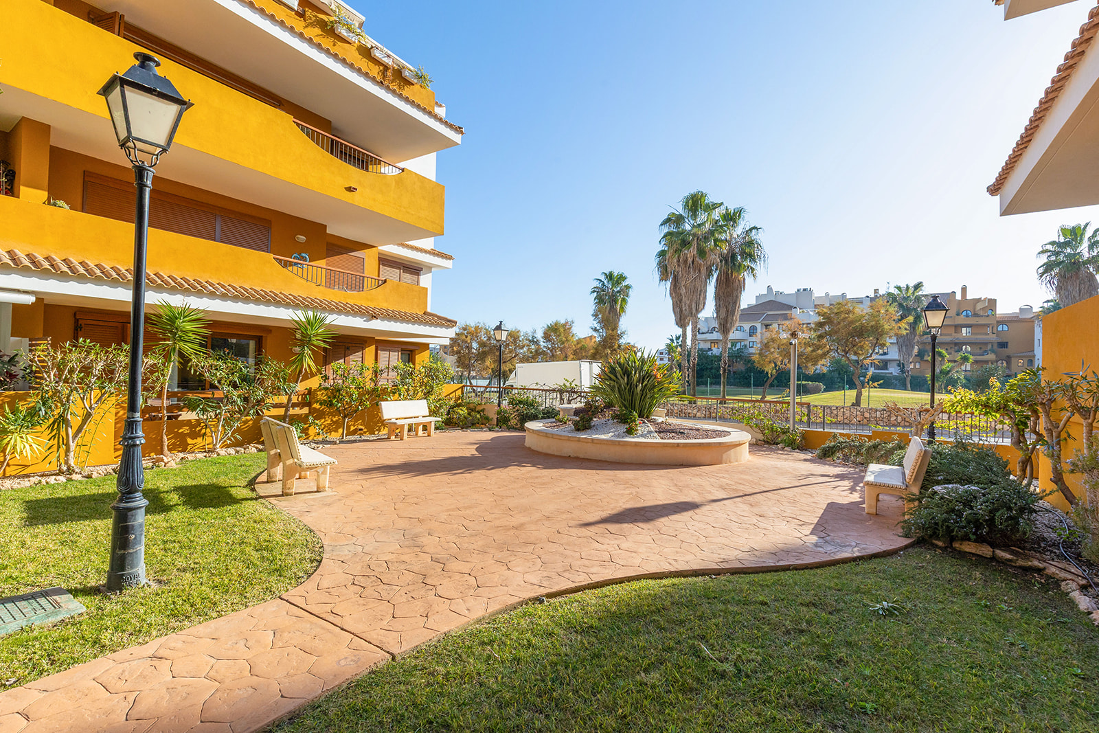 Apartamento con terraza de 40m2 en Punta Prima