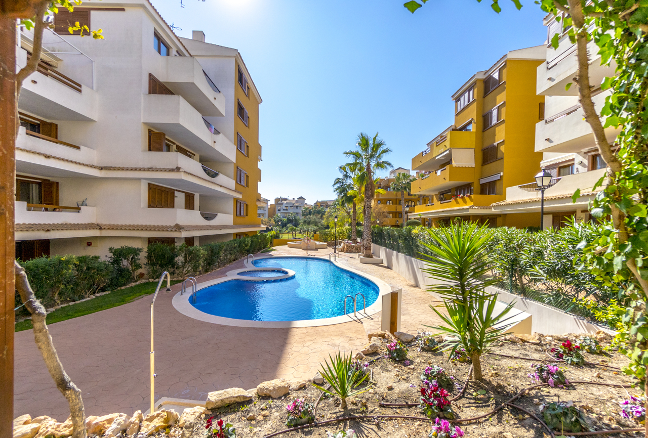 Apartamento con terraza de 40m2 en Punta Prima