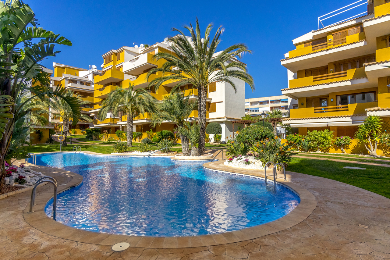 Apartamento con terraza de 40m2 en Punta Prima
