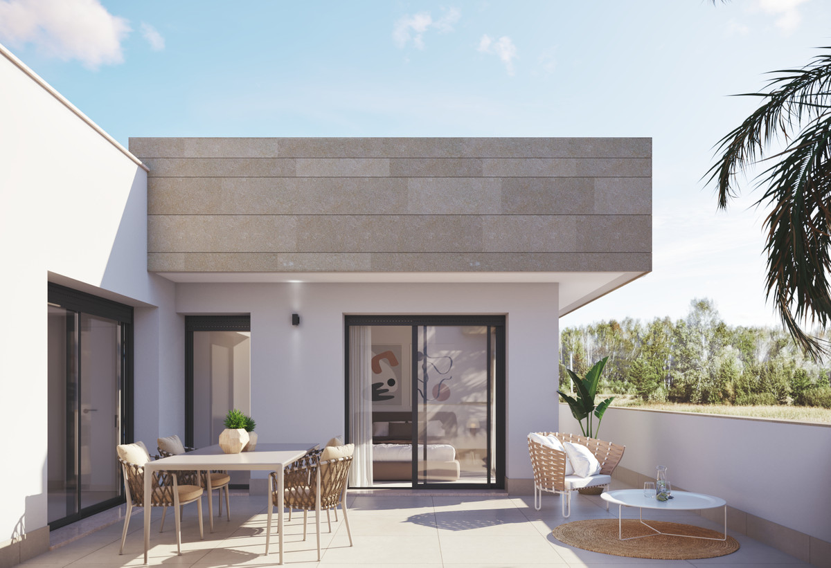 Lujosa Villa con Golf y Sol en Mar Menor, Murcia, Descubra villa de lujo en Mar Menor, San Javier. 3 hab, 3 baños, piscina privada y golf. Disfrute 300 días de sol en Costa Cálida. Cerca de aeropuertos. ¡Su par