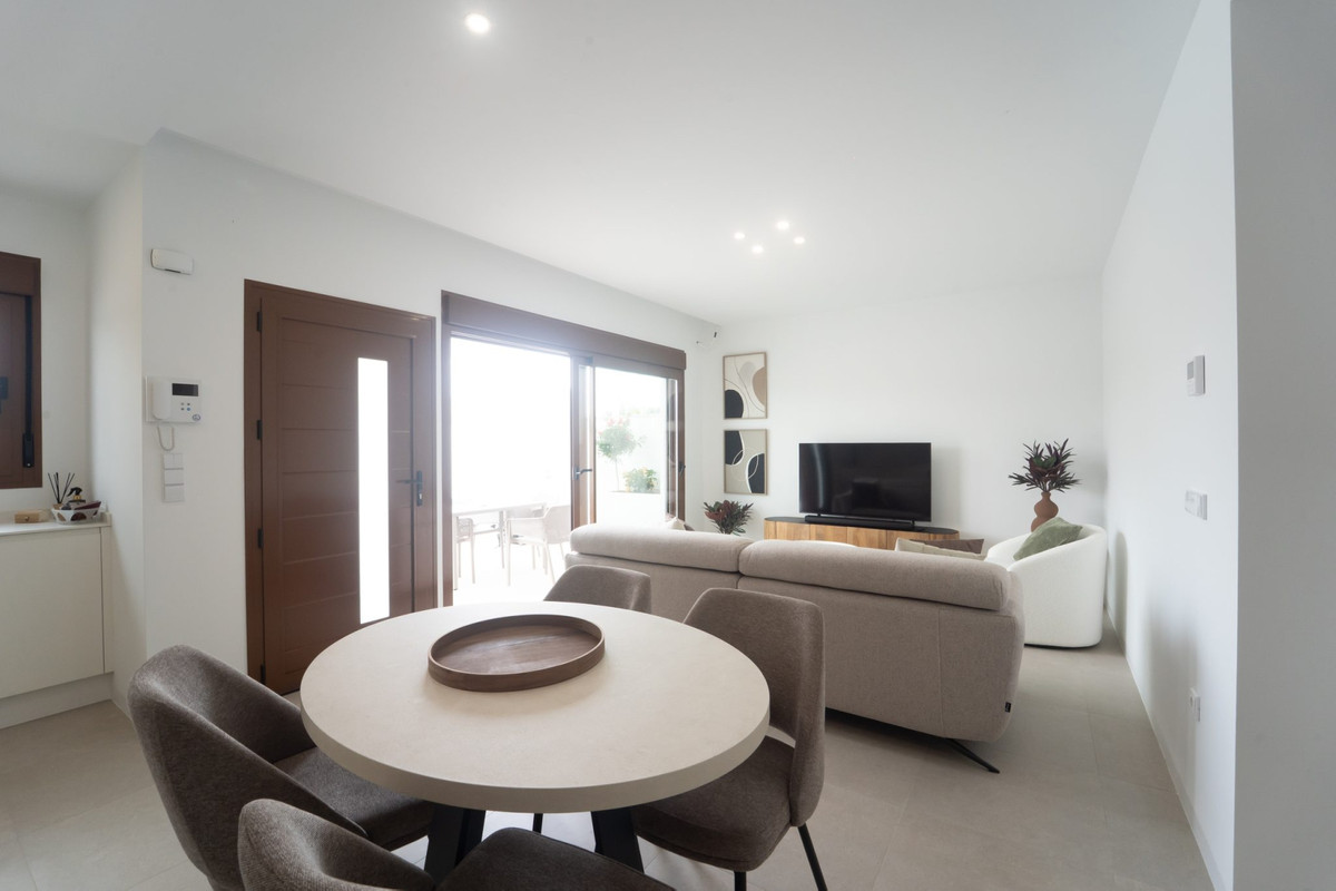 Exclusiva Villa Moderna con Piscina en Torre-Pacheco, Murcia, Descubre 6 villas de diseño contemporáneo en Torre-Pacheco, Murcia. 2 dorm., 2 baños, piscina privada, solárium y parking. Cerca de golf y playas del Mar Menor.