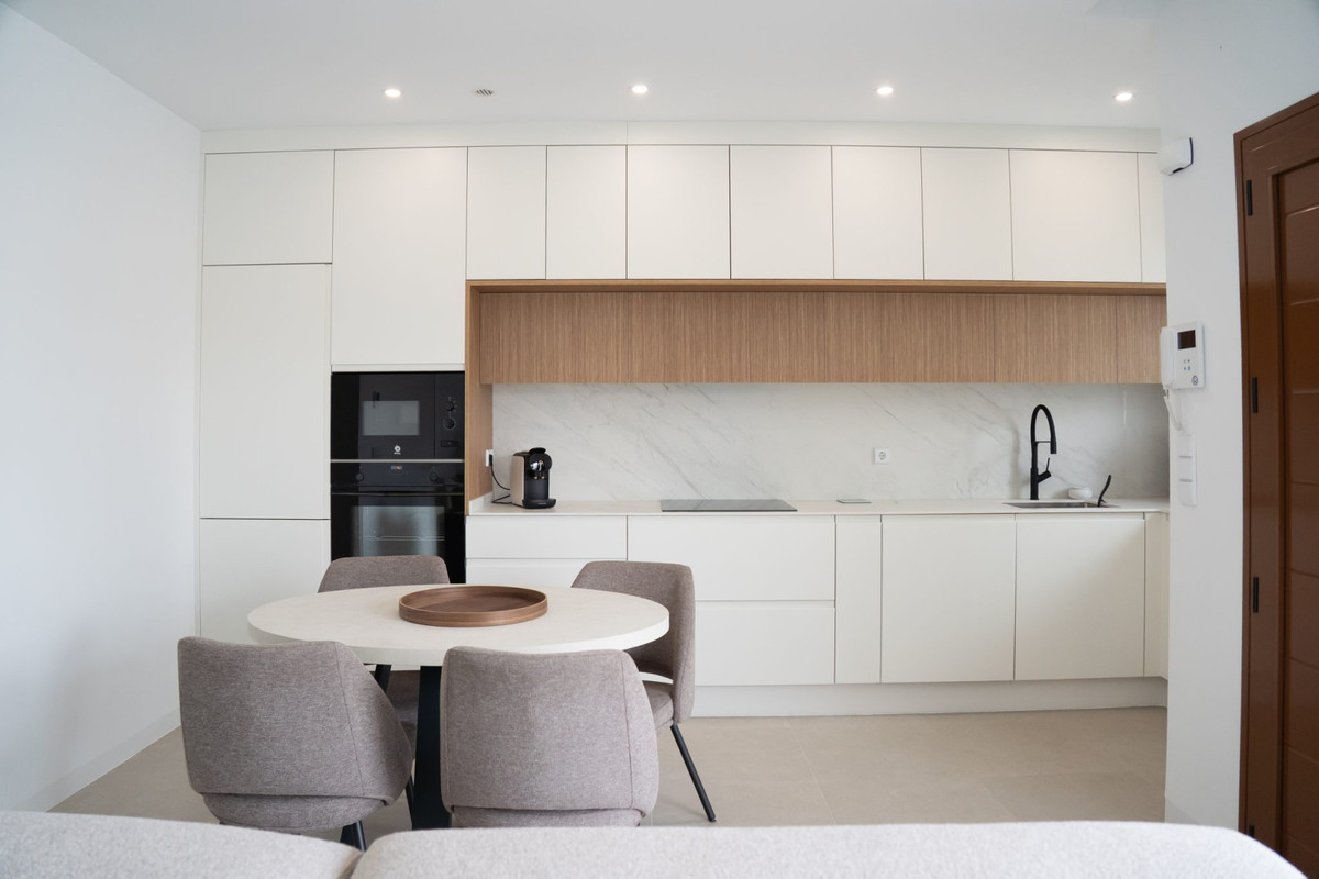 Exclusiva Villa Moderna con Piscina en Torre-Pacheco, Murcia, Descubre 6 villas de diseño contemporáneo en Torre-Pacheco, Murcia. 2 dorm., 2 baños, piscina privada, solárium y parking. Cerca de golf y playas del Mar Menor.