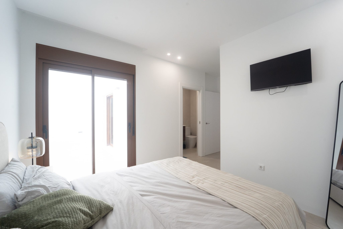 Exclusiva Villa Moderna con Piscina en Torre-Pacheco, Murcia, Descubre 6 villas de diseño contemporáneo en Torre-Pacheco, Murcia. 2 dorm., 2 baños, piscina privada, solárium y parking. Cerca de golf y playas del Mar Menor.