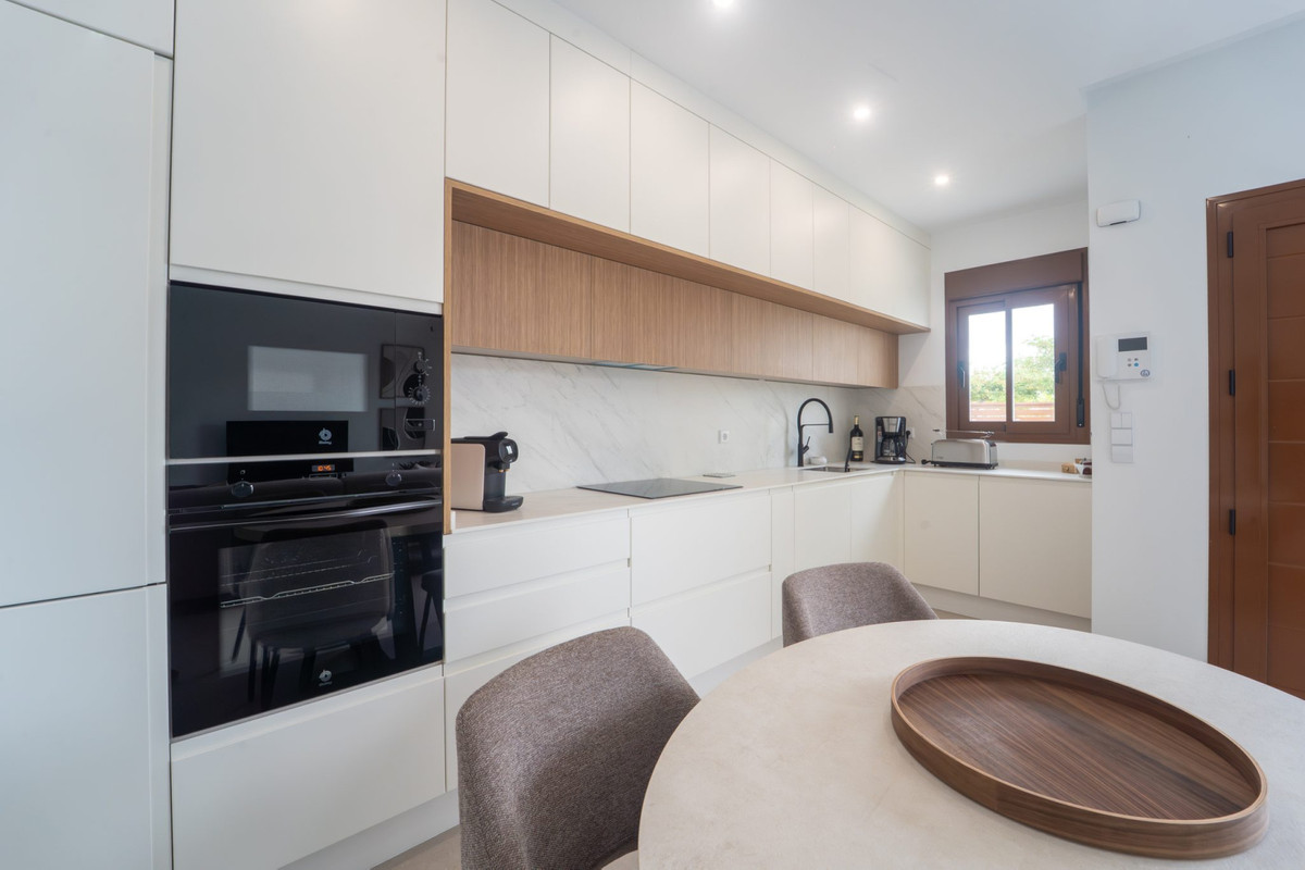 Exclusiva Villa Moderna con Piscina en Torre-Pacheco, Murcia, Descubre 6 villas de diseño contemporáneo en Torre-Pacheco, Murcia. 2 dorm., 2 baños, piscina privada, solárium y parking. Cerca de golf y playas del Mar Menor.
