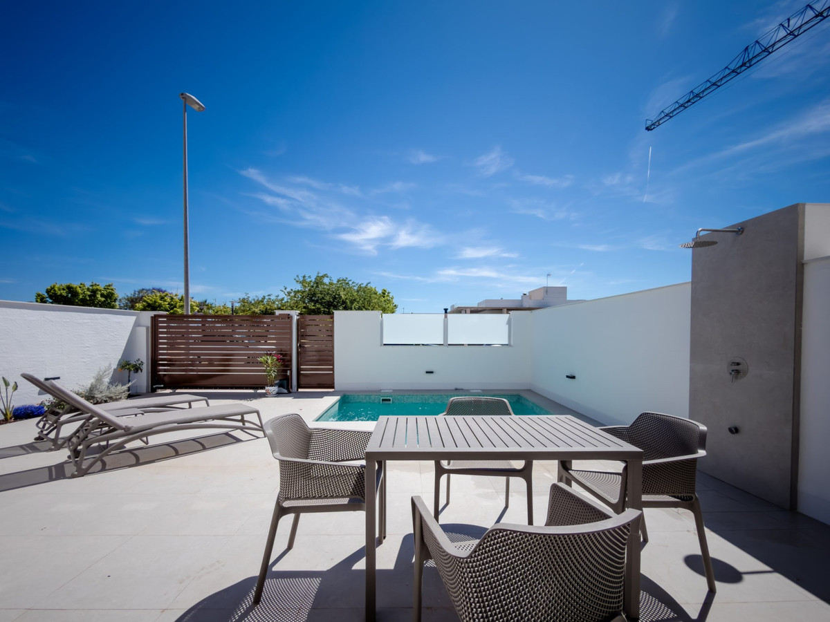Exclusiva Villa Moderna con Piscina en Torre-Pacheco, Murcia, Descubre 6 villas de diseño contemporáneo en Torre-Pacheco, Murcia. 2 dorm., 2 baños, piscina privada, solárium y parking. Cerca de golf y playas del Mar Menor.