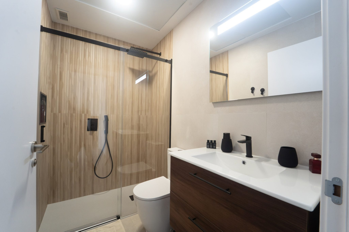 Exclusiva Villa Moderna con Piscina en Torre-Pacheco, Murcia, Descubre 6 villas de diseño contemporáneo en Torre-Pacheco, Murcia. 2 dorm., 2 baños, piscina privada, solárium y parking. Cerca de golf y playas del Mar Menor.