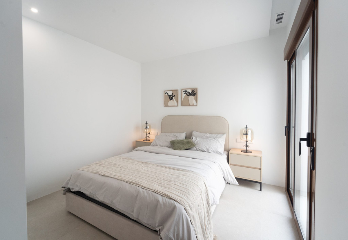 Exclusiva Villa Moderna con Piscina en Torre-Pacheco, Murcia, Descubre 6 villas de diseño contemporáneo en Torre-Pacheco, Murcia. 2 dorm., 2 baños, piscina privada, solárium y parking. Cerca de golf y playas del Mar Menor.