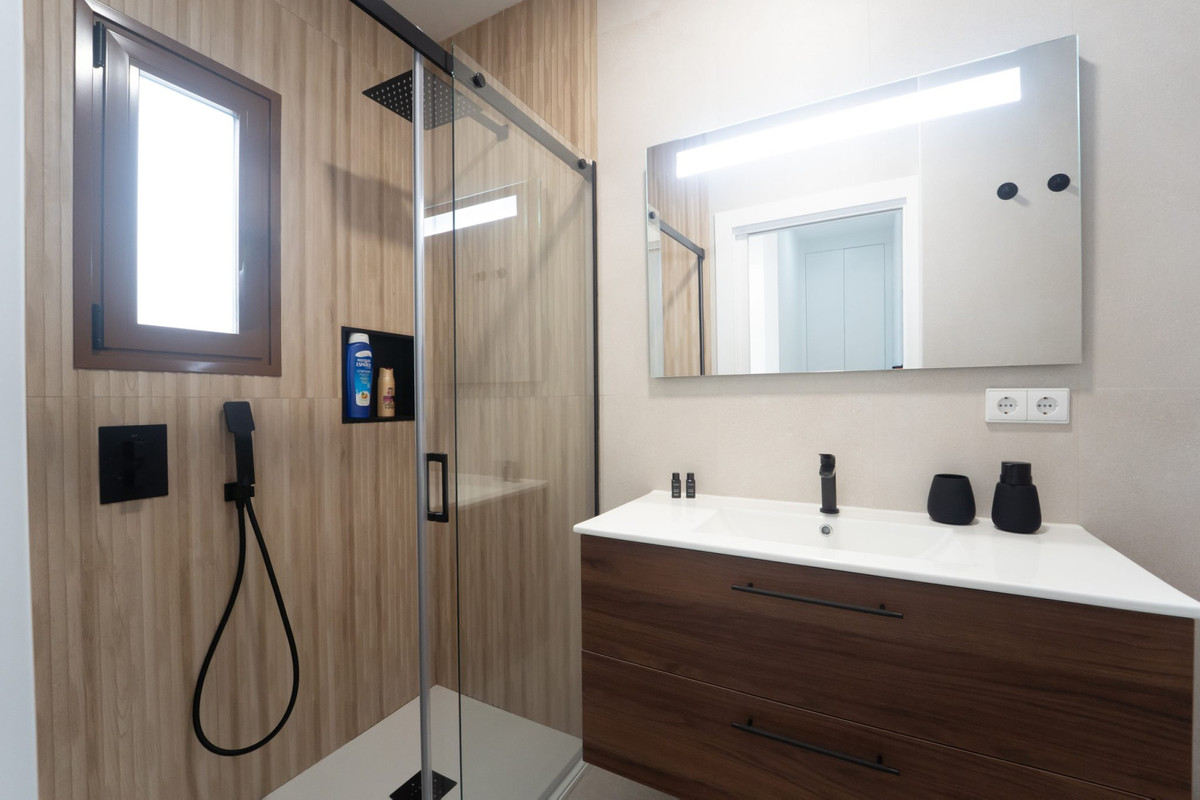 Exclusiva Villa Moderna con Piscina en Torre-Pacheco, Murcia, Descubre 6 villas de diseño contemporáneo en Torre-Pacheco, Murcia. 2 dorm., 2 baños, piscina privada, solárium y parking. Cerca de golf y playas del Mar Menor.