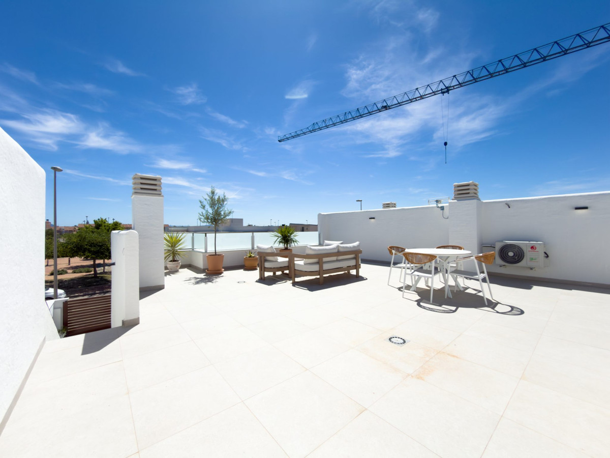 Exclusiva Villa Moderna con Piscina en Torre-Pacheco, Murcia, Descubre 6 villas de diseño contemporáneo en Torre-Pacheco, Murcia. 2 dorm., 2 baños, piscina privada, solárium y parking. Cerca de golf y playas del Mar Menor.