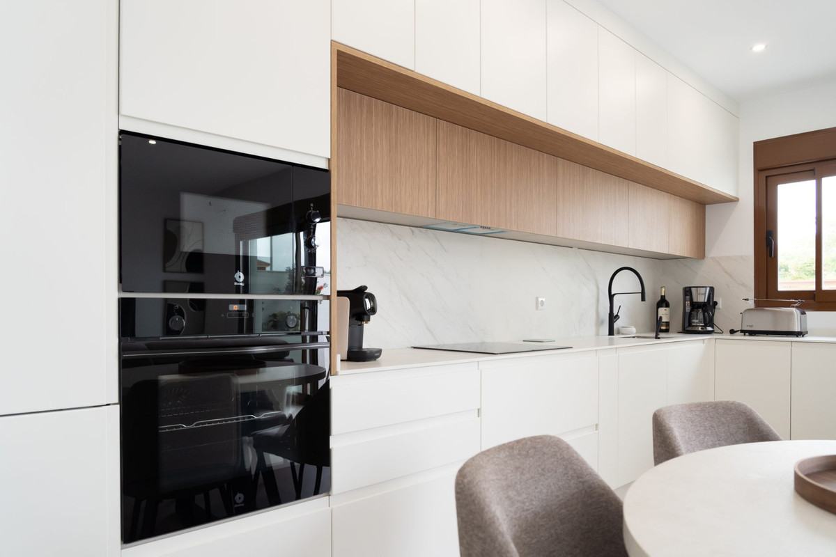 Exclusiva Villa Moderna con Piscina en Torre-Pacheco, Murcia, Descubre 6 villas de diseño contemporáneo en Torre-Pacheco, Murcia. 2 dorm., 2 baños, piscina privada, solárium y parking. Cerca de golf y playas del Mar Menor.