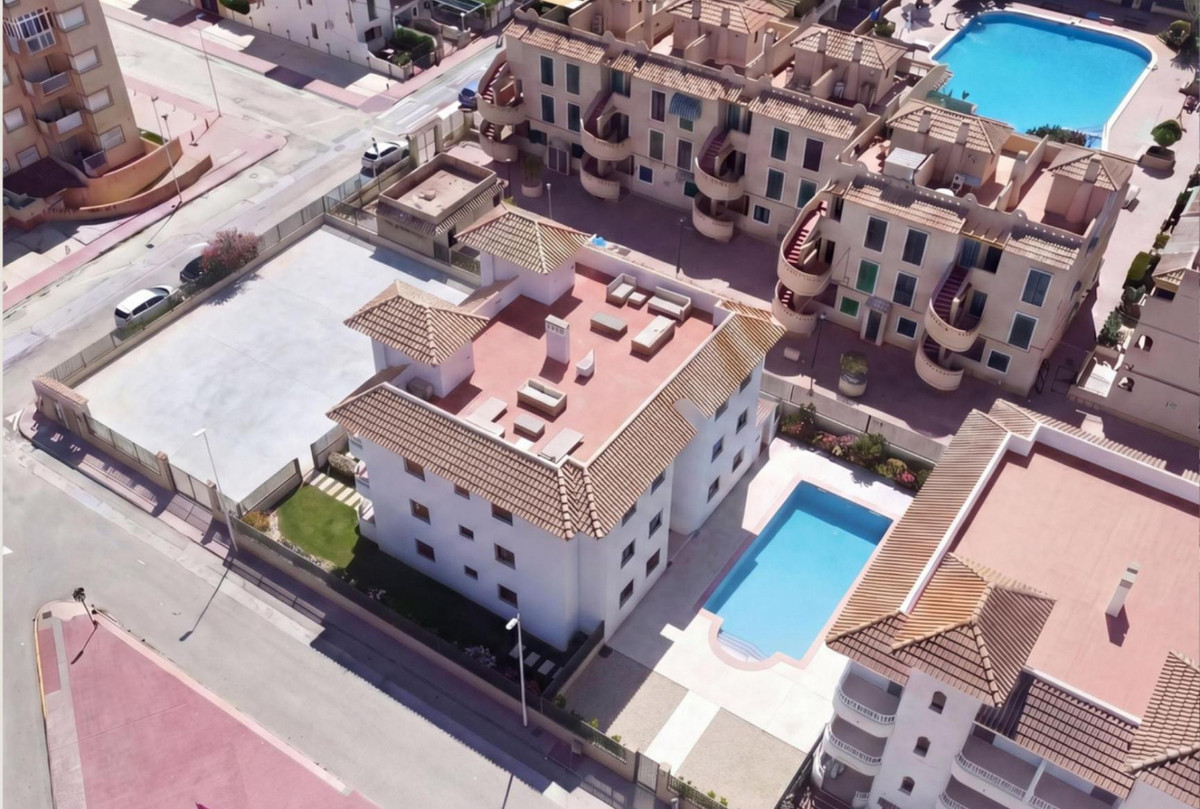 Modernos Apartamentos Renovados en Puerto de Mazarrón Junto al Mar, Apartamentos renovados de 2 hab. en Puerto de Mazarrón, Murcia. Disfruta la vida mediterránea junto al mar, playas y sol. Listos para estrenar. ¡Inversión ideal