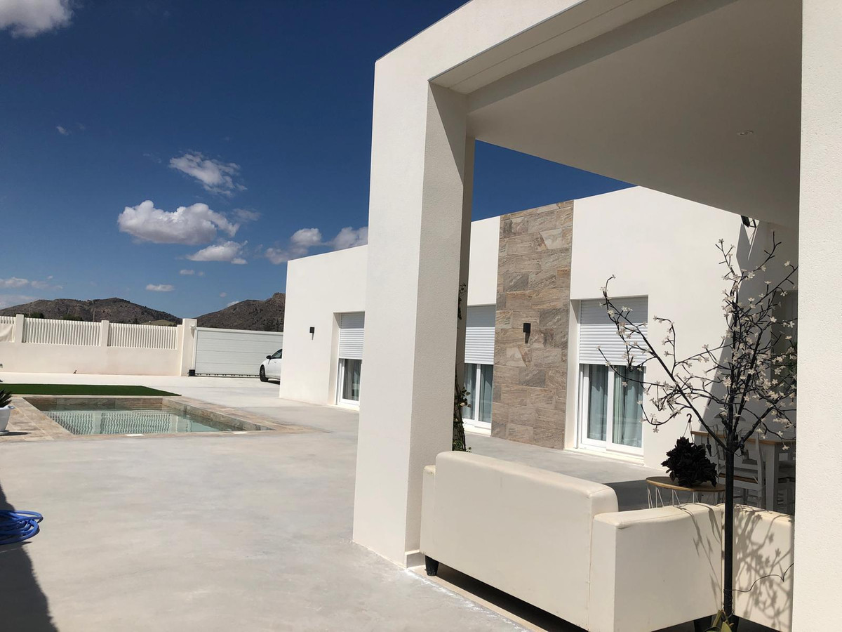 Tu Villa Soñada en Pinoso, Alicante: ¡Diseño Exclusivo!, Crea tu villa de ensueño en Pinoso, Alicante. Diseño moderno, 3 dorm, piscina privada. Personalizable. A 25 min del aeropuerto. Entrega en 10 meses. Desde 346.5