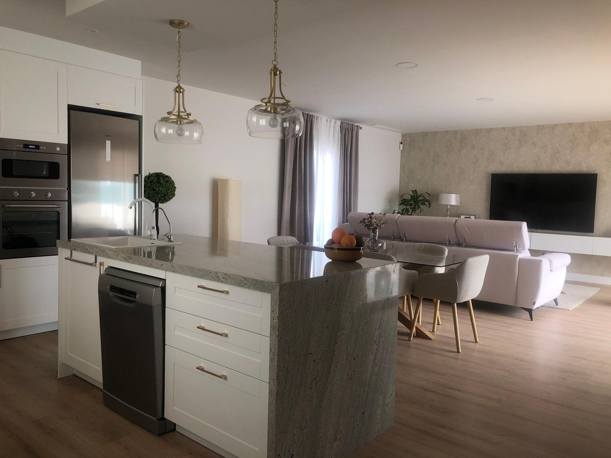 Tu Villa Soñada en Pinoso, Alicante: ¡Diseño Exclusivo!, Crea tu villa de ensueño en Pinoso, Alicante. Diseño moderno, 3 dorm, piscina privada. Personalizable. A 25 min del aeropuerto. Entrega en 10 meses. Desde 346.5