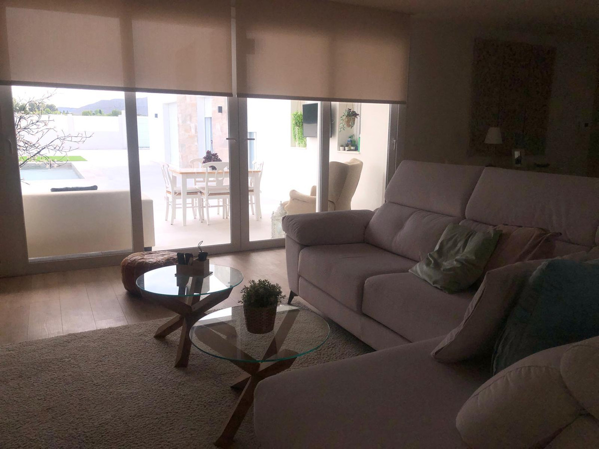 Tu Villa Soñada en Pinoso, Alicante: ¡Diseño Exclusivo!, Crea tu villa de ensueño en Pinoso, Alicante. Diseño moderno, 3 dorm, piscina privada. Personalizable. A 25 min del aeropuerto. Entrega en 10 meses. Desde 346.5
