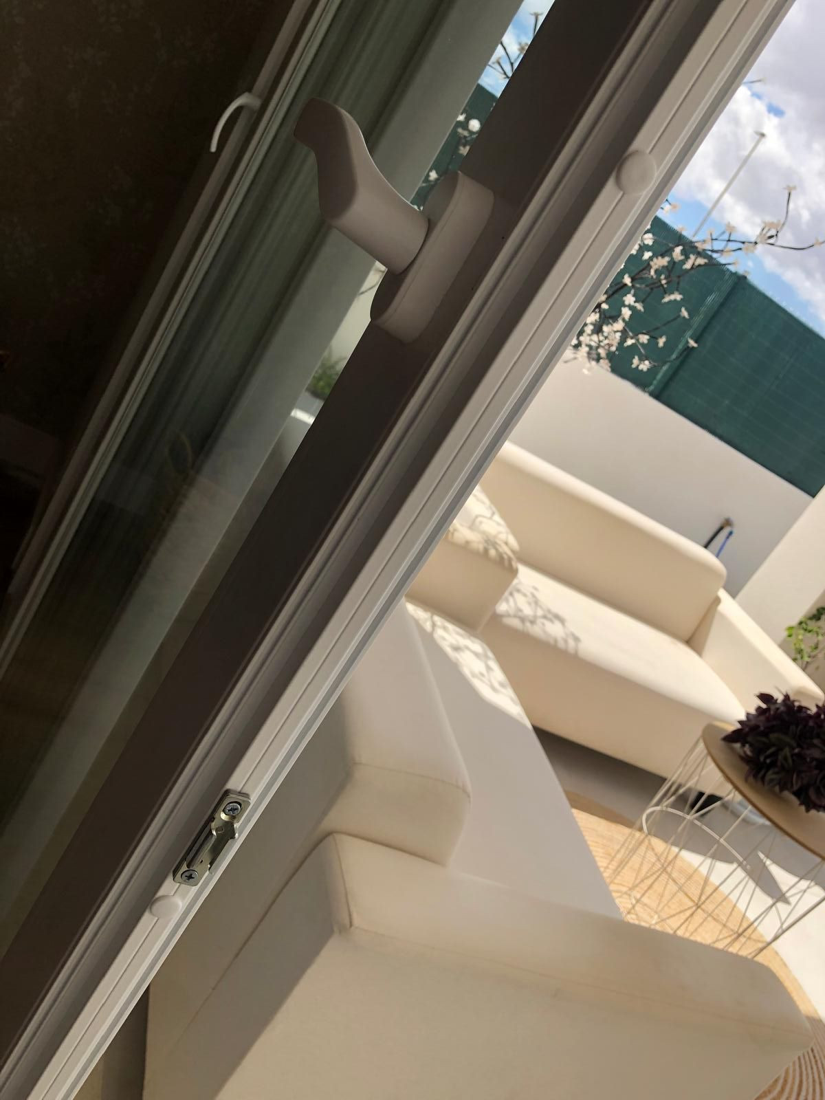 Tu Villa Soñada en Pinoso, Alicante: ¡Diseño Exclusivo!, Crea tu villa de ensueño en Pinoso, Alicante. Diseño moderno, 3 dorm, piscina privada. Personalizable. A 25 min del aeropuerto. Entrega en 10 meses. Desde 346.5