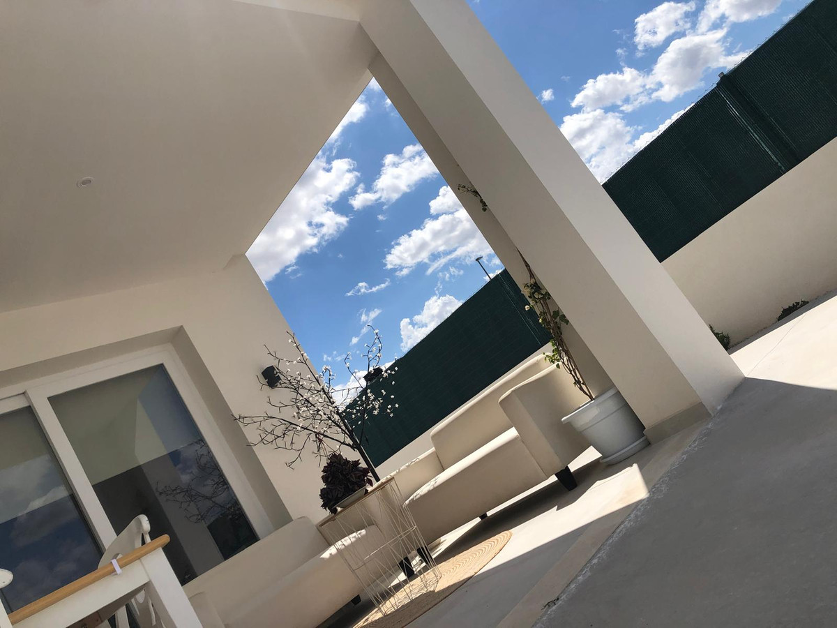 Tu Villa Soñada en Pinoso, Alicante: ¡Diseño Exclusivo!, Crea tu villa de ensueño en Pinoso, Alicante. Diseño moderno, 3 dorm, piscina privada. Personalizable. A 25 min del aeropuerto. Entrega en 10 meses. Desde 346.5