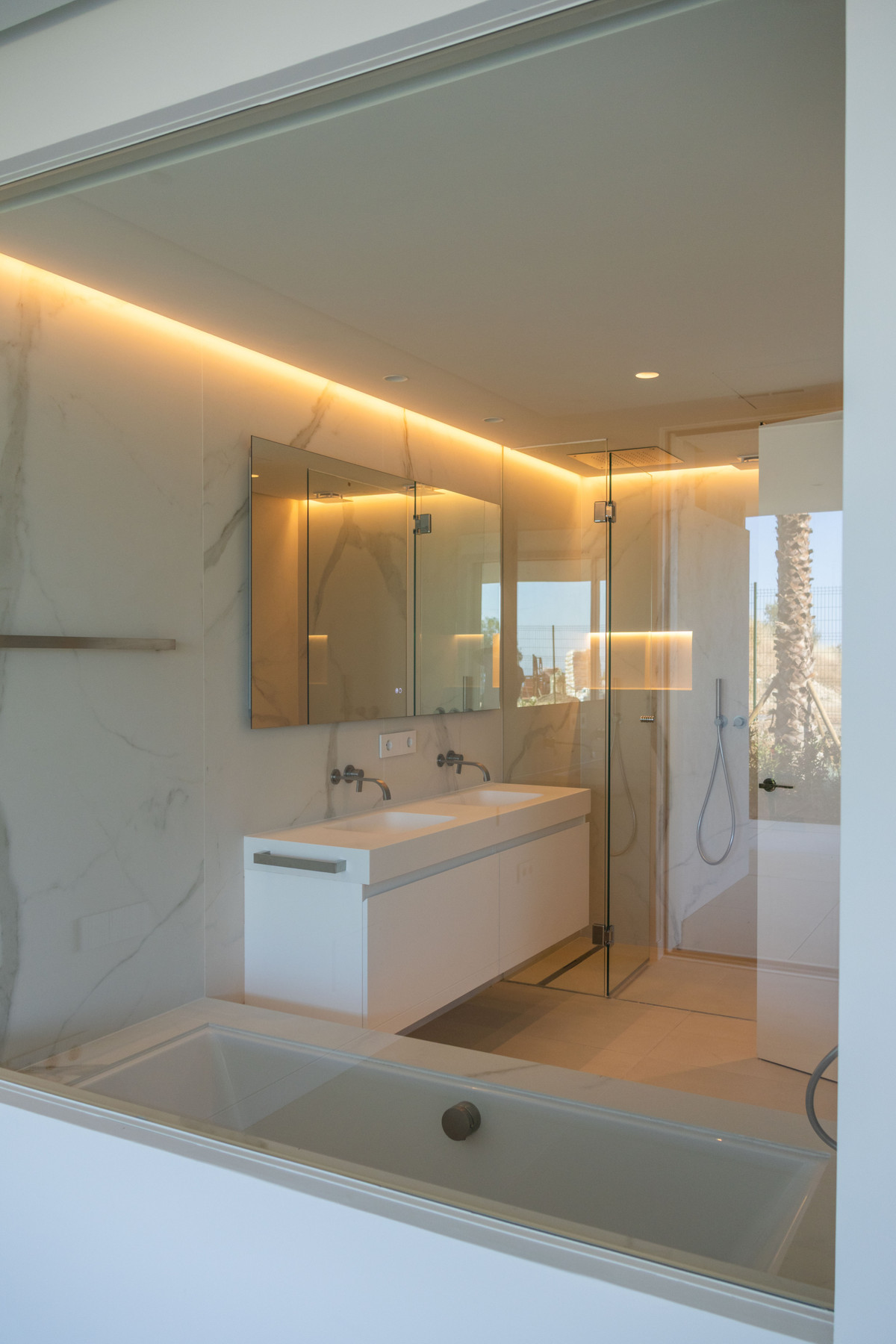 Lujo Mediterráneo en Ojén: Vistas Panorámicas y Piscina Privada, Lujo y naturaleza en Ojén, Málaga. Exclusivos apartamentos con vistas panorámicas al Mediterráneo, cerca de Marbella. 44 residencias, áticos con piscina privada