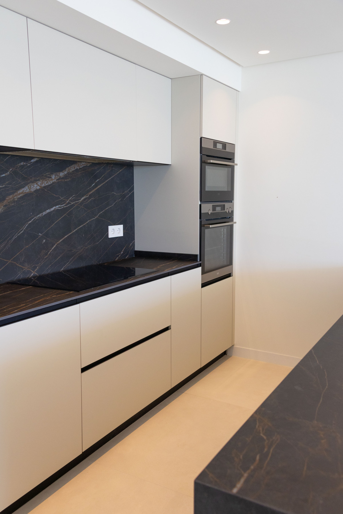Lujo Mediterráneo en Ojén: Vistas Panorámicas y Piscina Privada, Lujo y naturaleza en Ojén, Málaga. Exclusivos apartamentos con vistas panorámicas al Mediterráneo, cerca de Marbella. 44 residencias, áticos con piscina privada