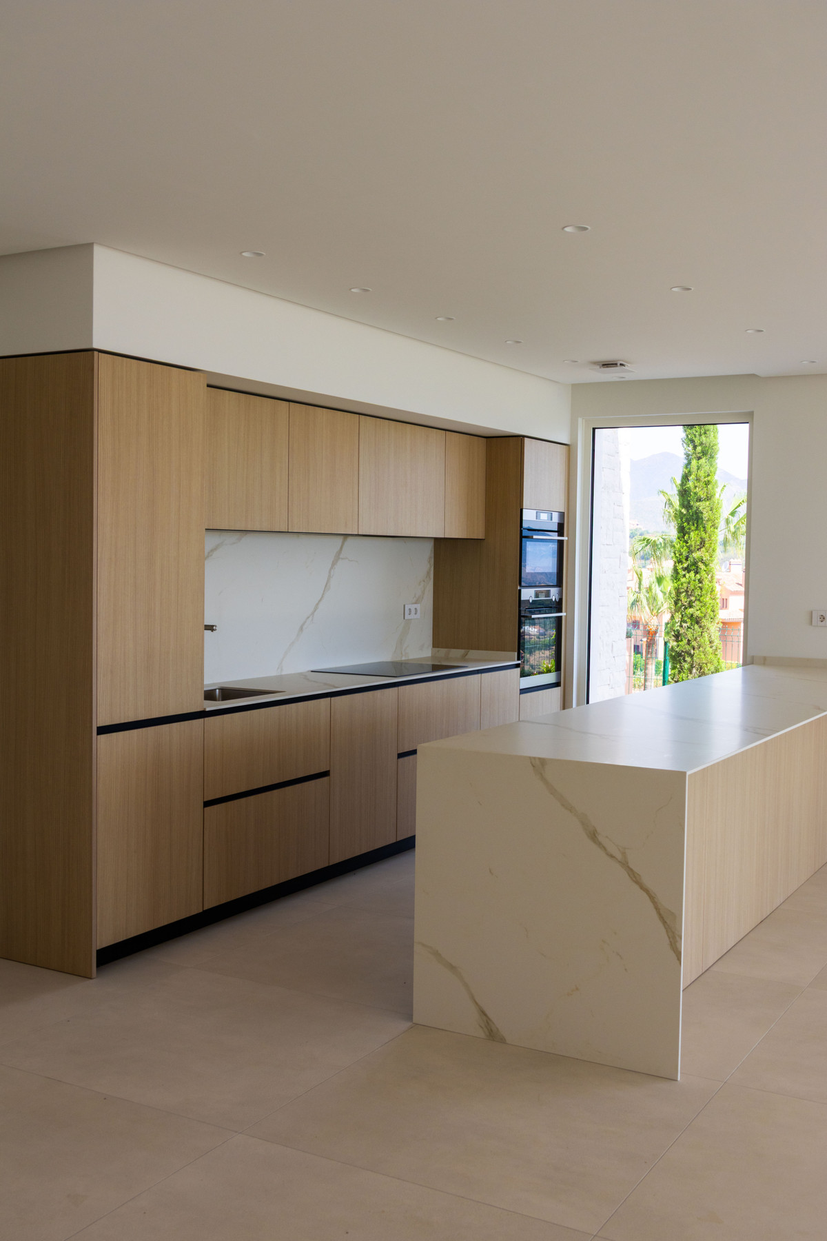 Lujo Mediterráneo en Ojén: Vistas Panorámicas y Piscina Privada, Lujo y naturaleza en Ojén, Málaga. Exclusivos apartamentos con vistas panorámicas al Mediterráneo, cerca de Marbella. 44 residencias, áticos con piscina privada