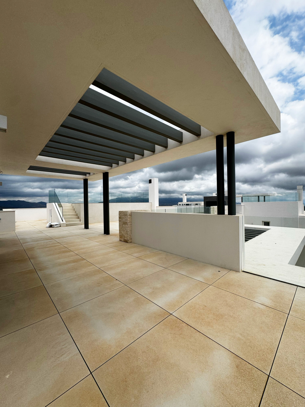 Ojén: Lujo Exclusivo, Vistas Panorámicas, Piscina Privada, Descubra 44 residencias de lujo en Ojén, Málaga. Apartamentos con vistas panorámicas al Mediterráneo, junto a naturaleza protegida y cerca de Marbella. Áticos c