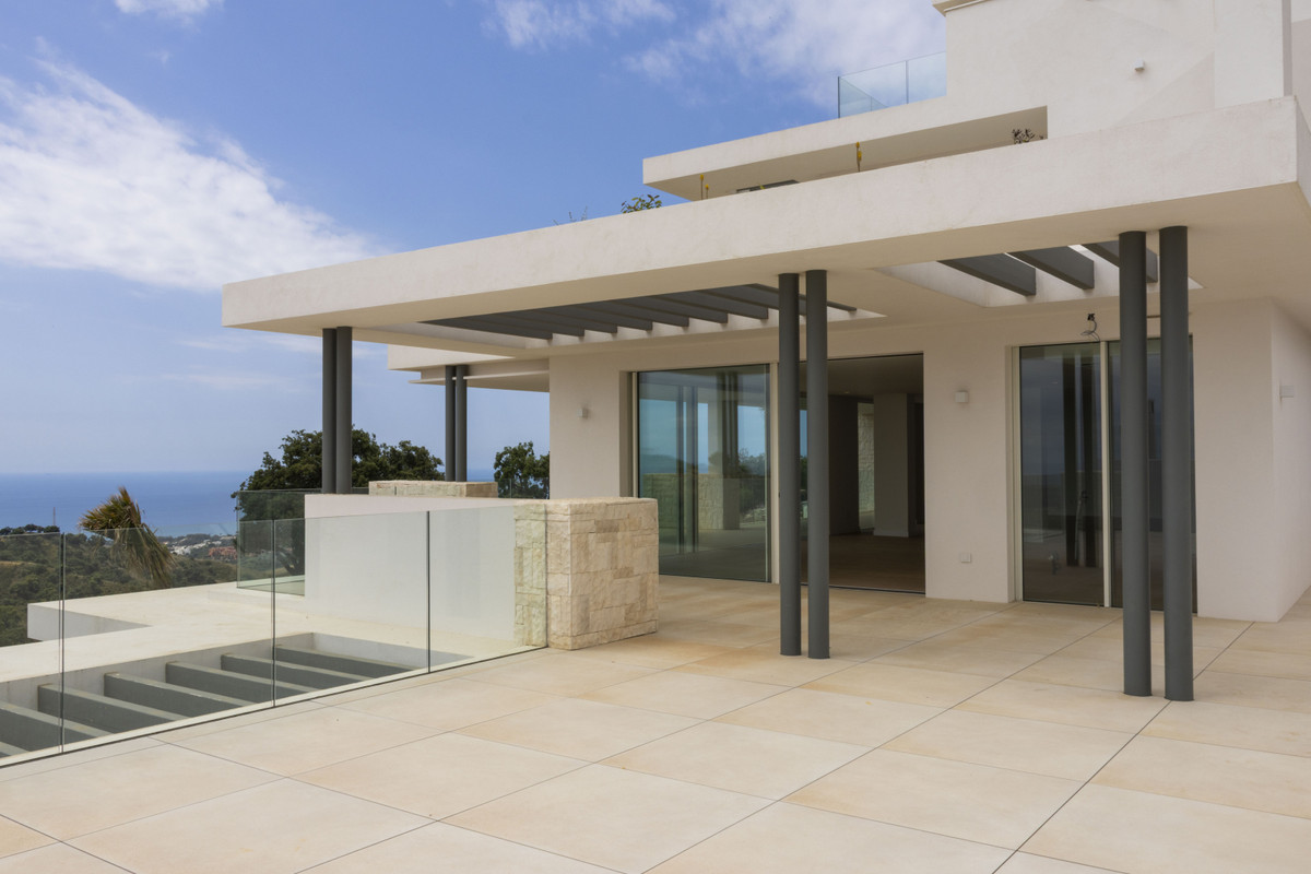 Ojén: Apartamento Exclusivo con Vistas al Mar y Naturaleza, Descubre el lujo en Ojén, Málaga. Residencias exclusivas con vistas panorámicas al Mediterráneo. Comunidad segura, naturaleza y áticos con piscina privada. ¡Tu