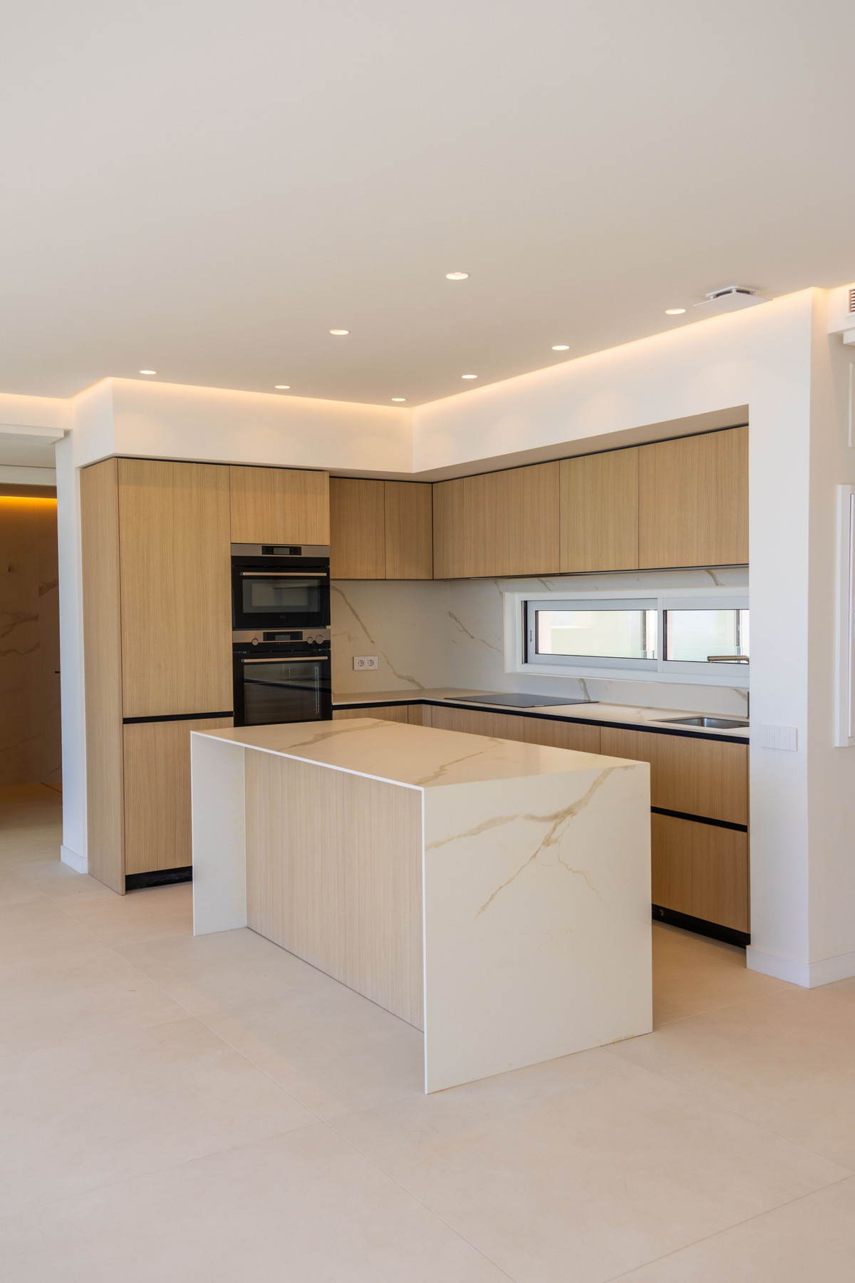 Ojén: Apartamento Exclusivo con Vistas al Mar y Naturaleza, Descubre el lujo en Ojén, Málaga. Residencias exclusivas con vistas panorámicas al Mediterráneo. Comunidad segura, naturaleza y áticos con piscina privada. ¡Tu