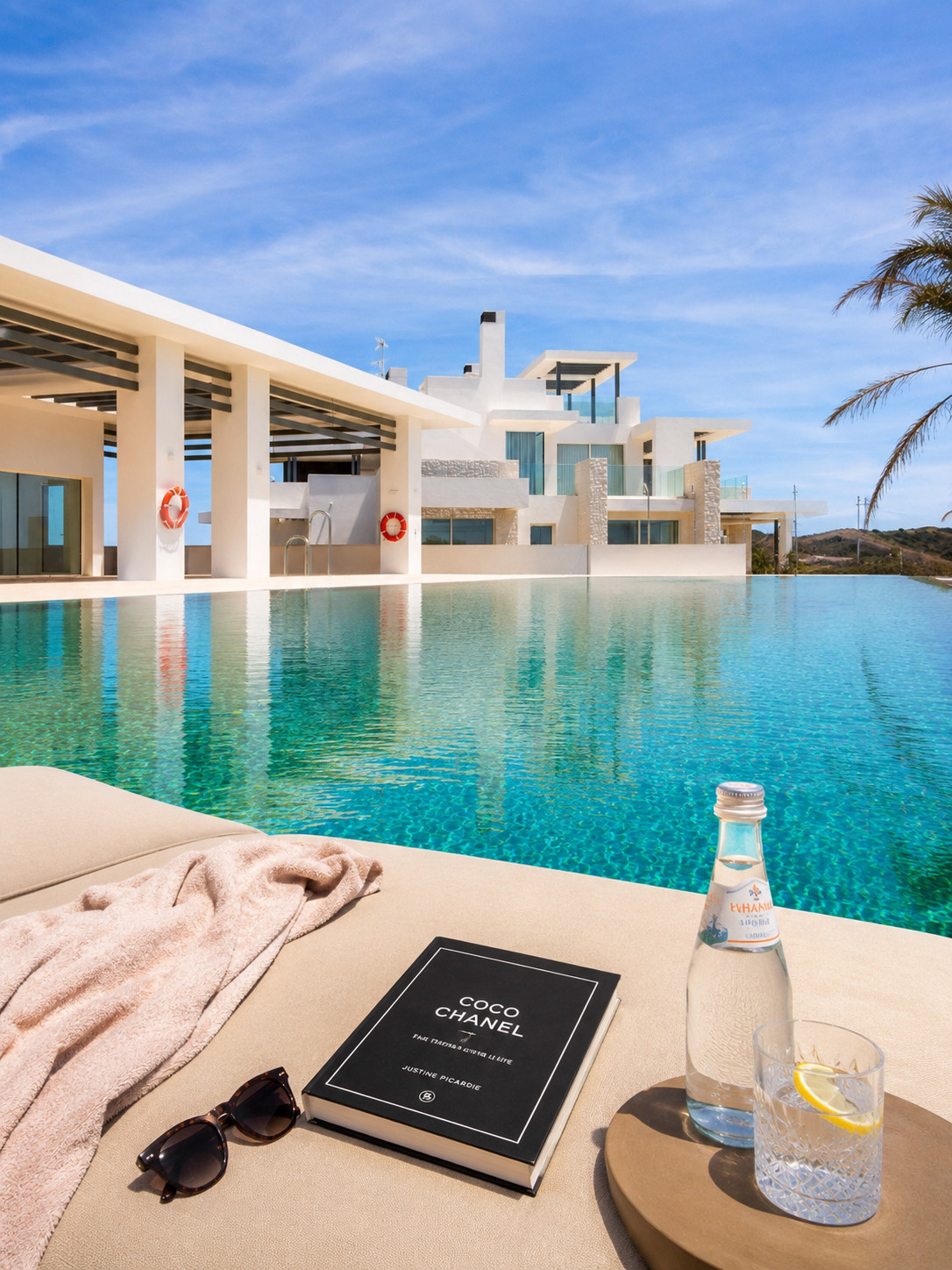 Ojén: Apartamento de Lujo con Vistas al Mar Mediterráneo, Lujo y vistas inigualables en Ojén, Málaga. Exclusivo apartamento de 3 dorm. con diseño vanguardista, privacidad y conexión con la naturaleza. Su oasis en la Co