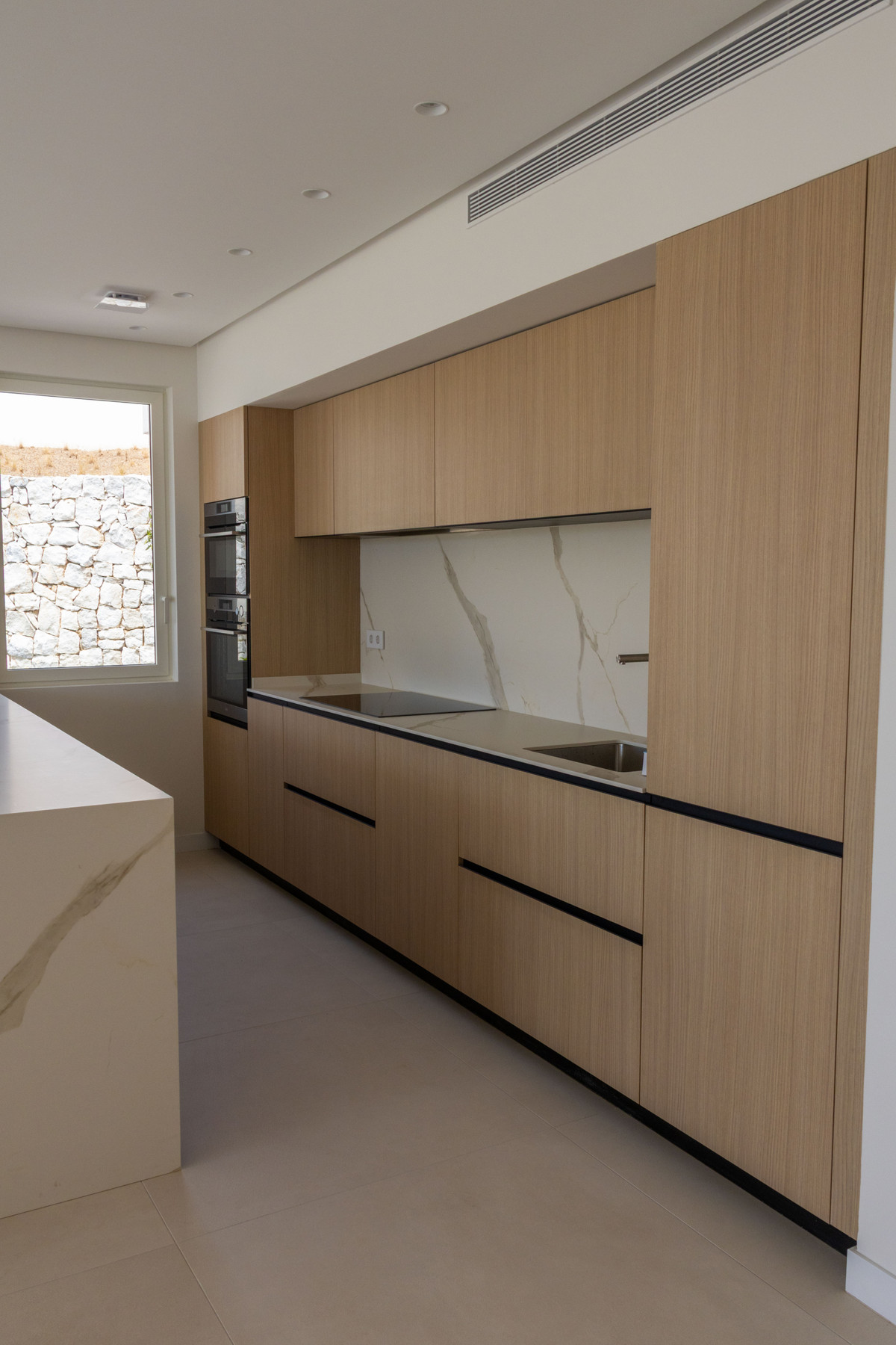 Ojén: Apartamento de Lujo con Vistas al Mar Mediterráneo, Lujo y vistas inigualables en Ojén, Málaga. Exclusivo apartamento de 3 dorm. con diseño vanguardista, privacidad y conexión con la naturaleza. Su oasis en la Co